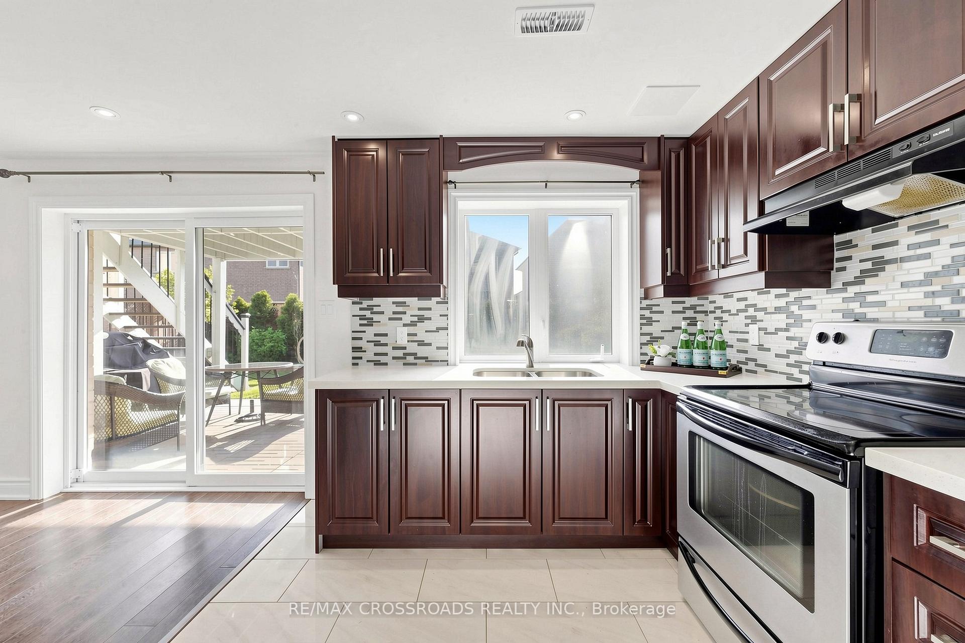 Photo 31 of 334 Williamson Road, Markham, Greensborough — HOMEH