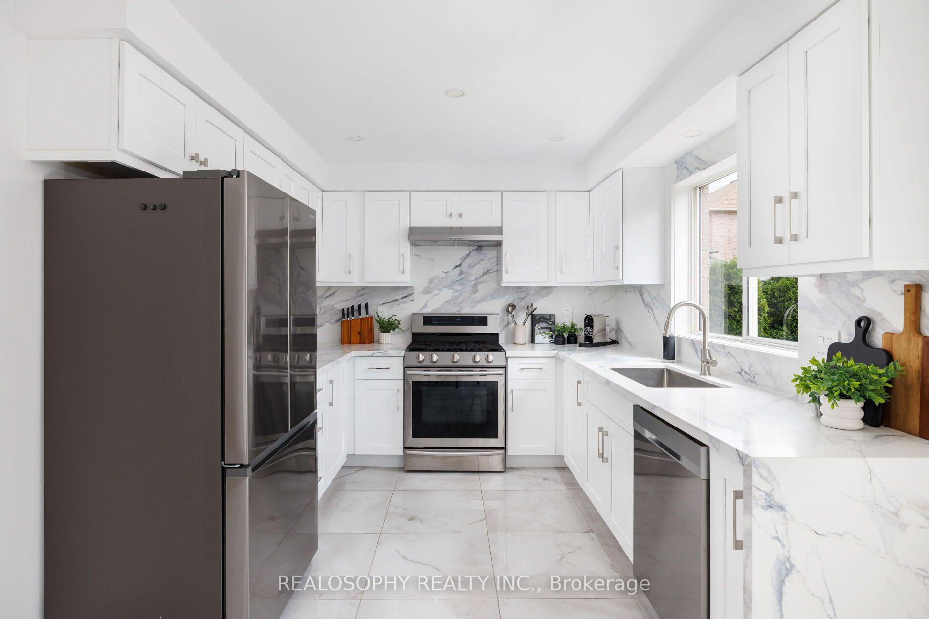 Photo 8 of 55 Dylan Street, Vaughan, Vellore Village — HOMEH