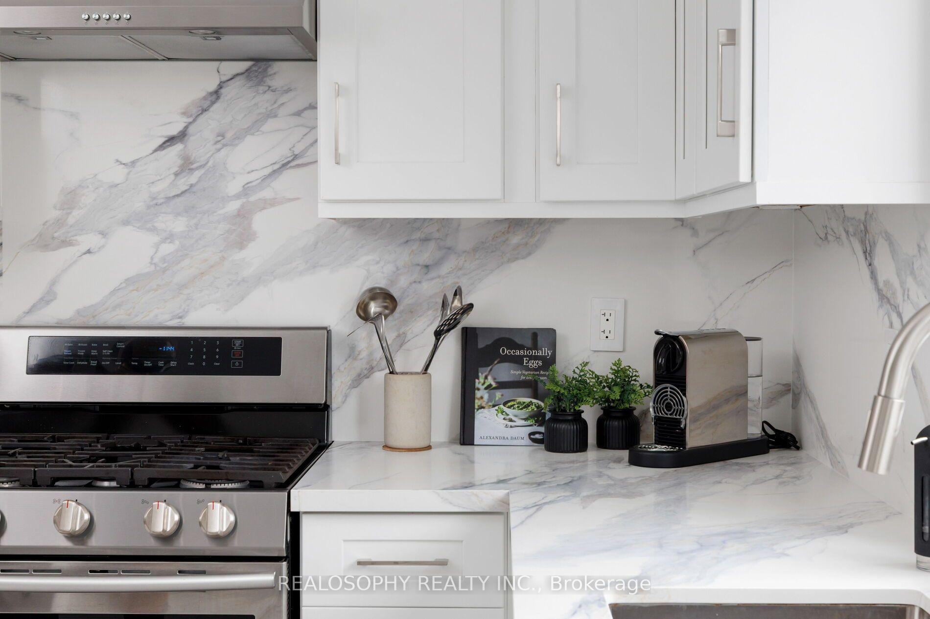 Photo 10 of 55 Dylan Street, Vaughan, Vellore Village — HOMEH