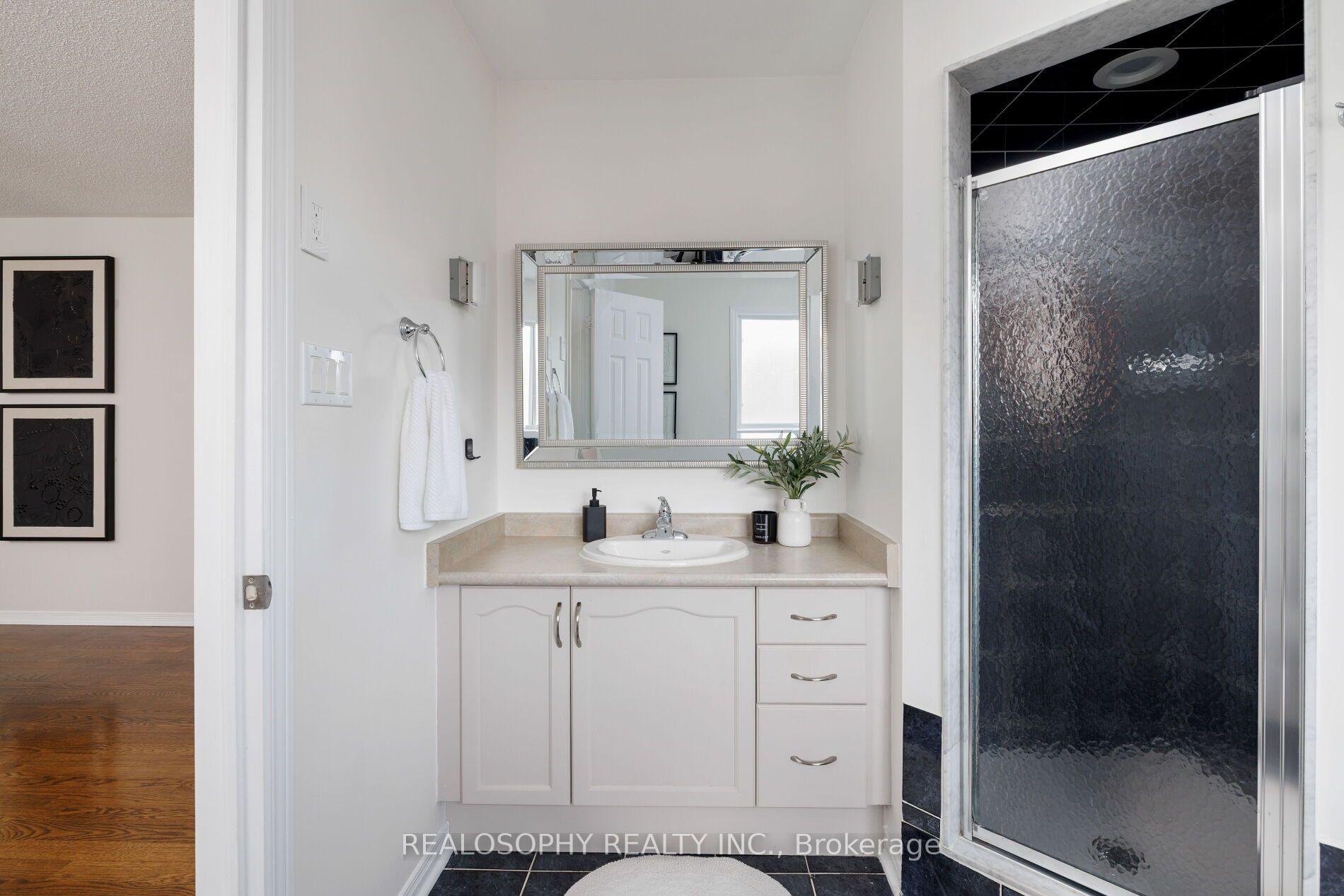 Photo 18 of 55 Dylan Street, Vaughan, Vellore Village — HOMEH