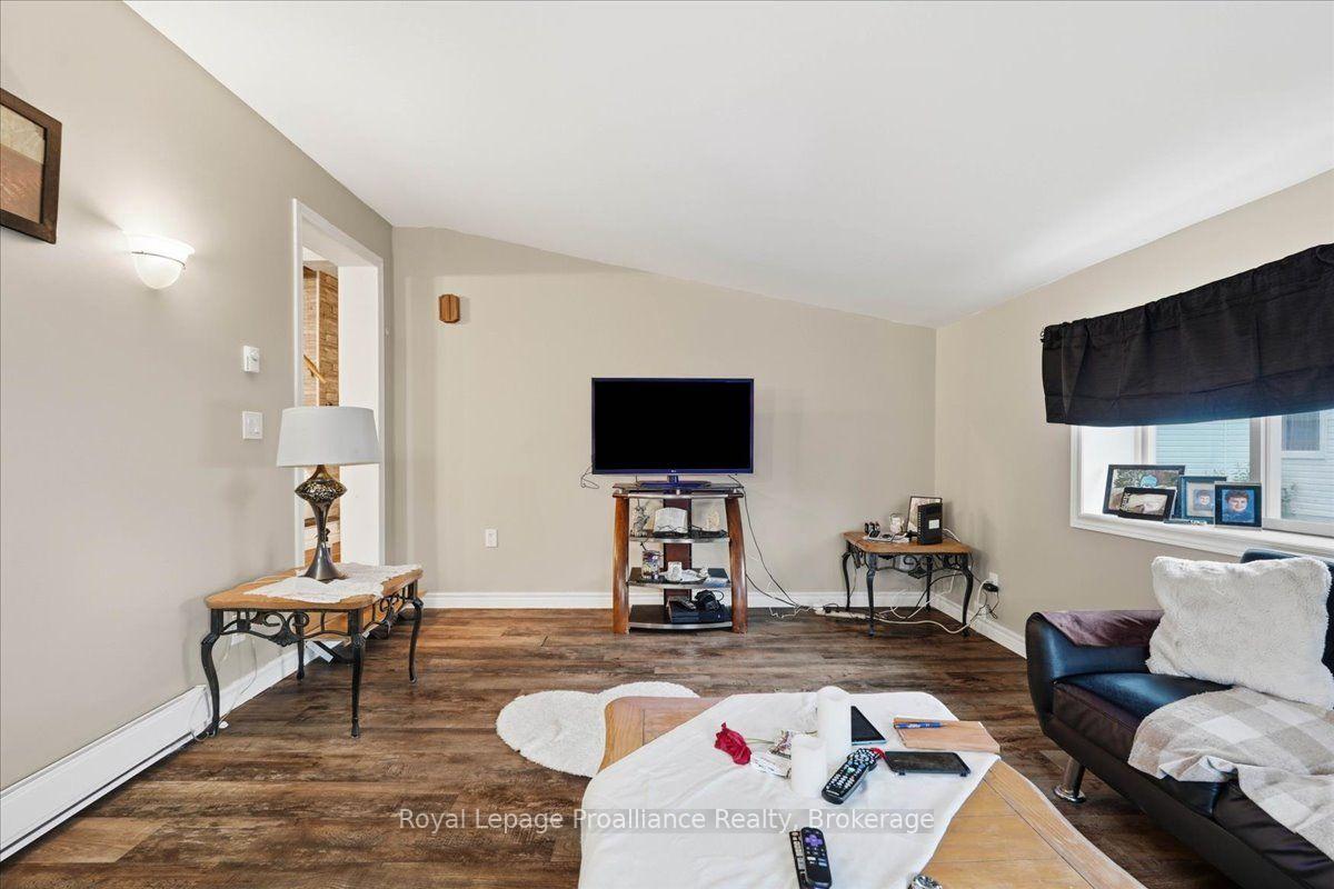 Photo 15 of 16 Graham Street, Belleville, Belleville Ward — HOMEH