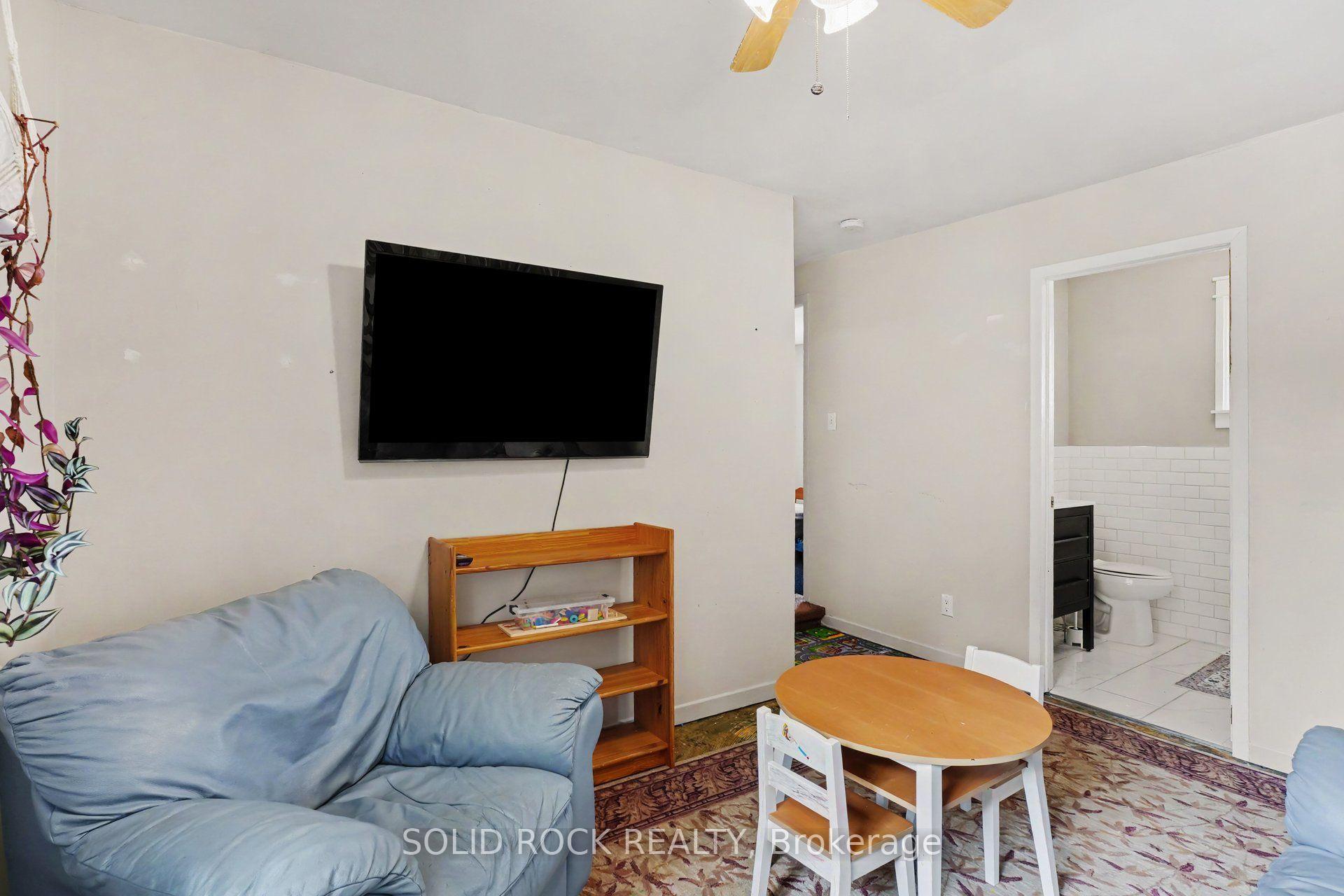 Photo 8 of 211 Bell Street, Arnprior, Arnprior — HOMEH
