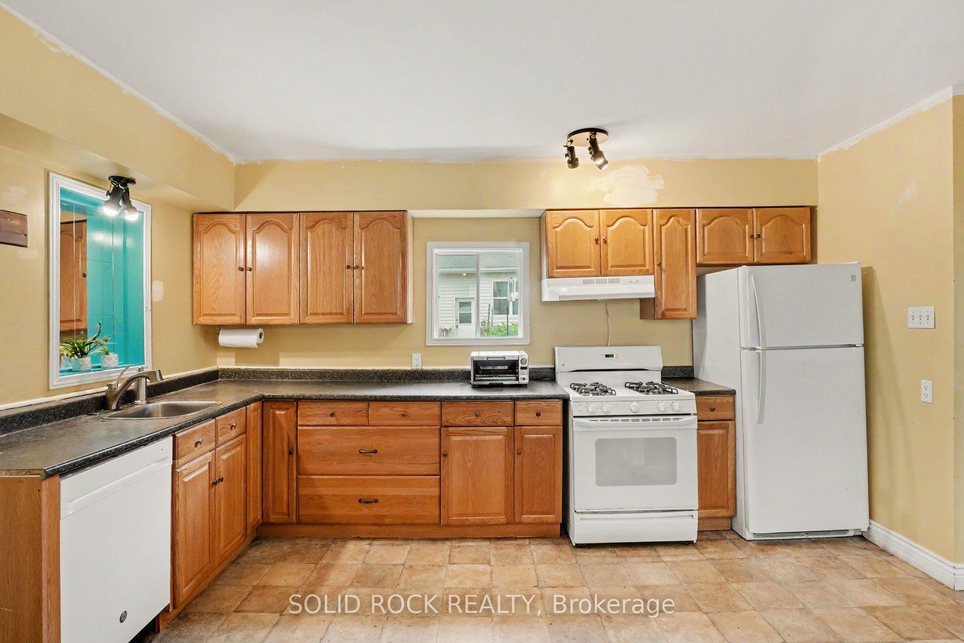 Photo 9 of 211 Bell Street, Arnprior, Arnprior — HOMEH