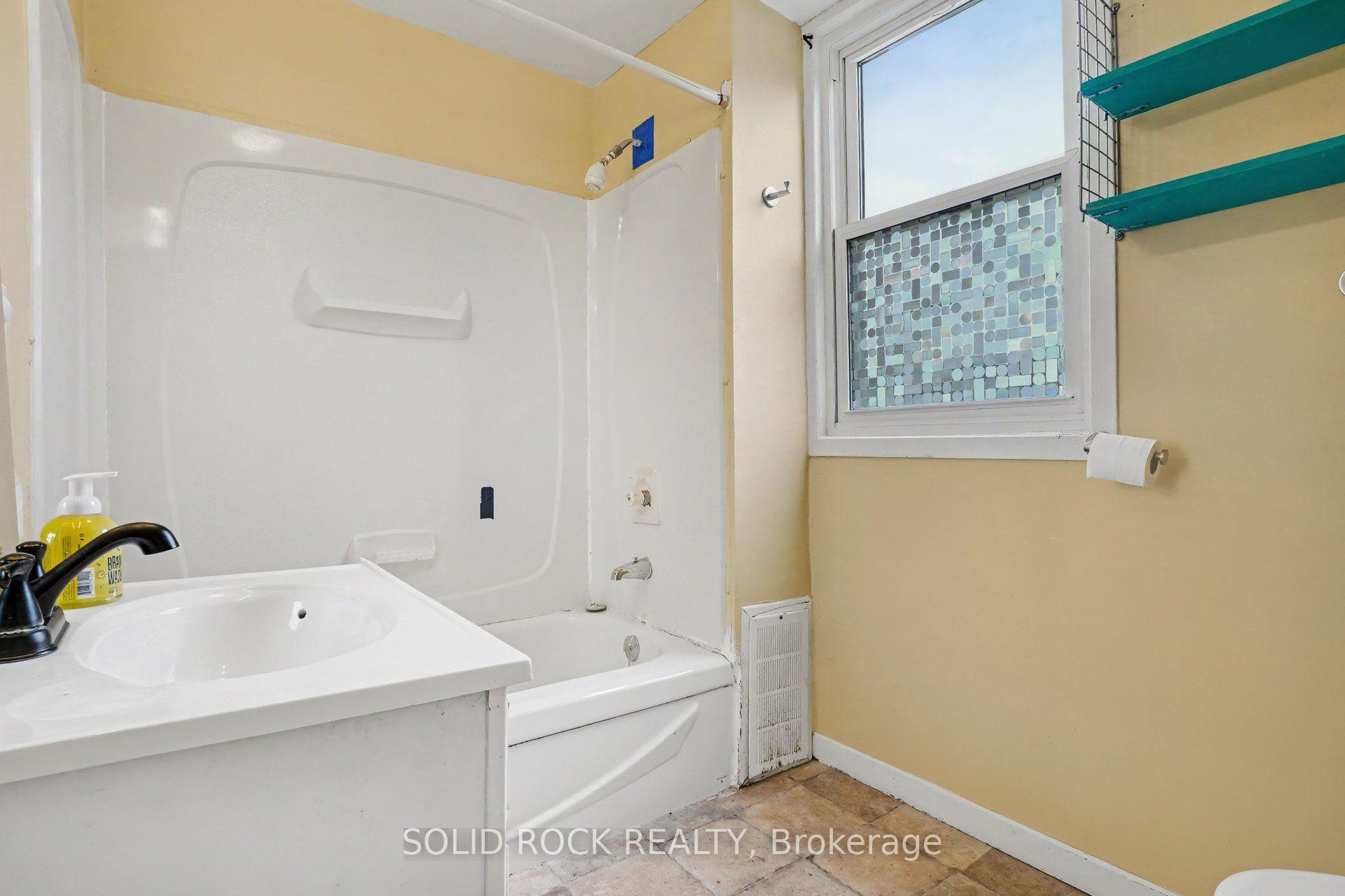 Photo 24 of 211 Bell Street, Arnprior, Arnprior — HOMEH