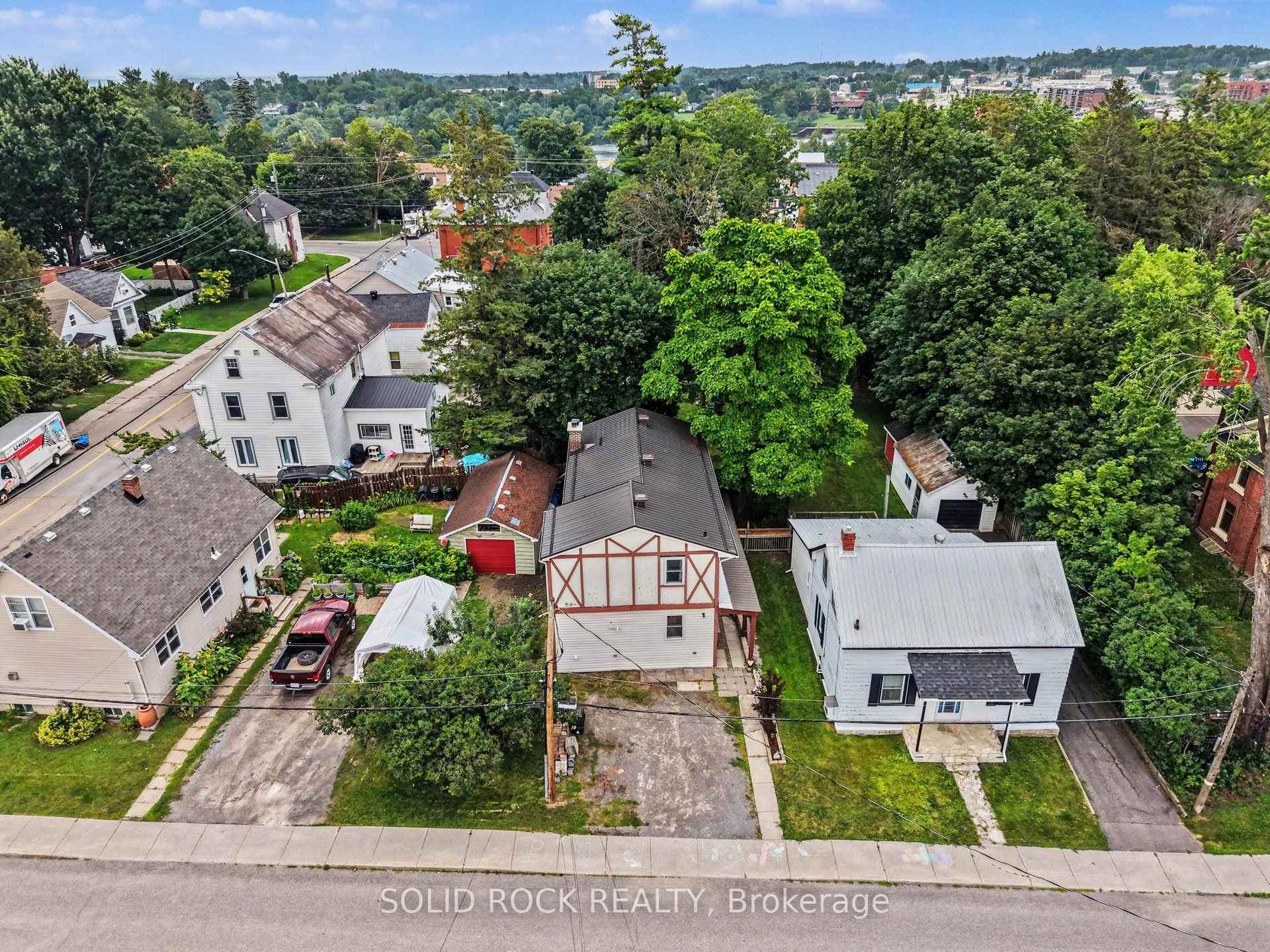 Photo 3 of 211 Bell Street, Arnprior, Arnprior — HOMEH