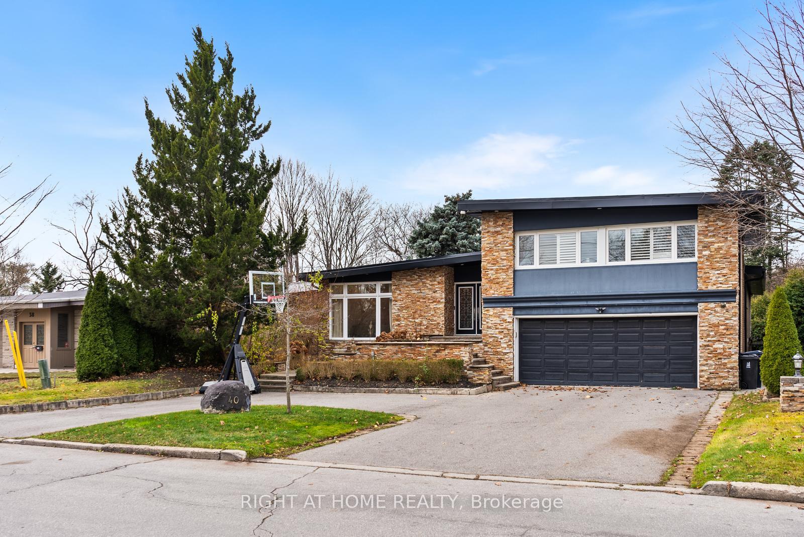 Photo 1 of 40 Heathview Avenue, North York, Bayview Village — HOMEH