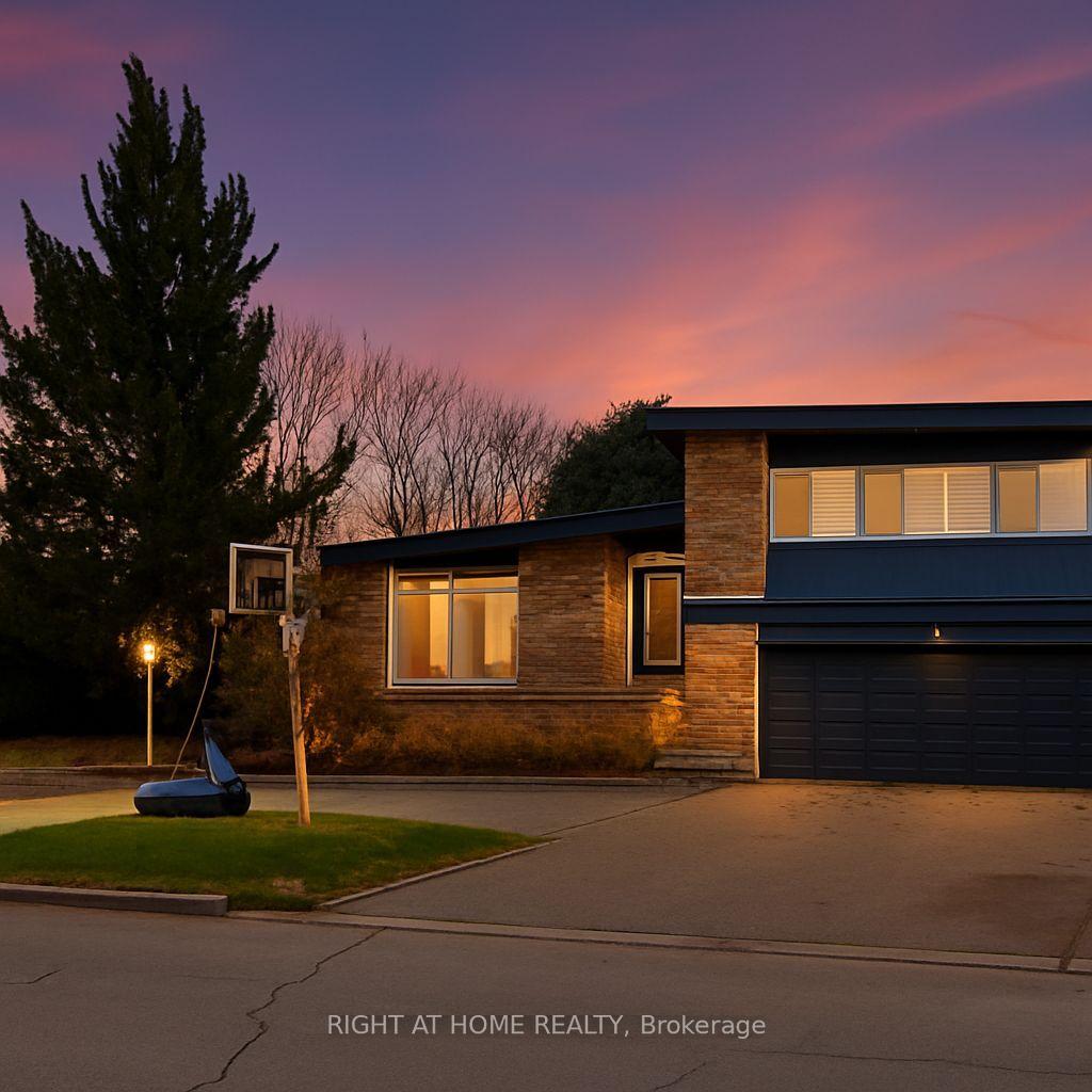 Photo 3 of 40 Heathview Avenue, North York, Bayview Village — HOMEH