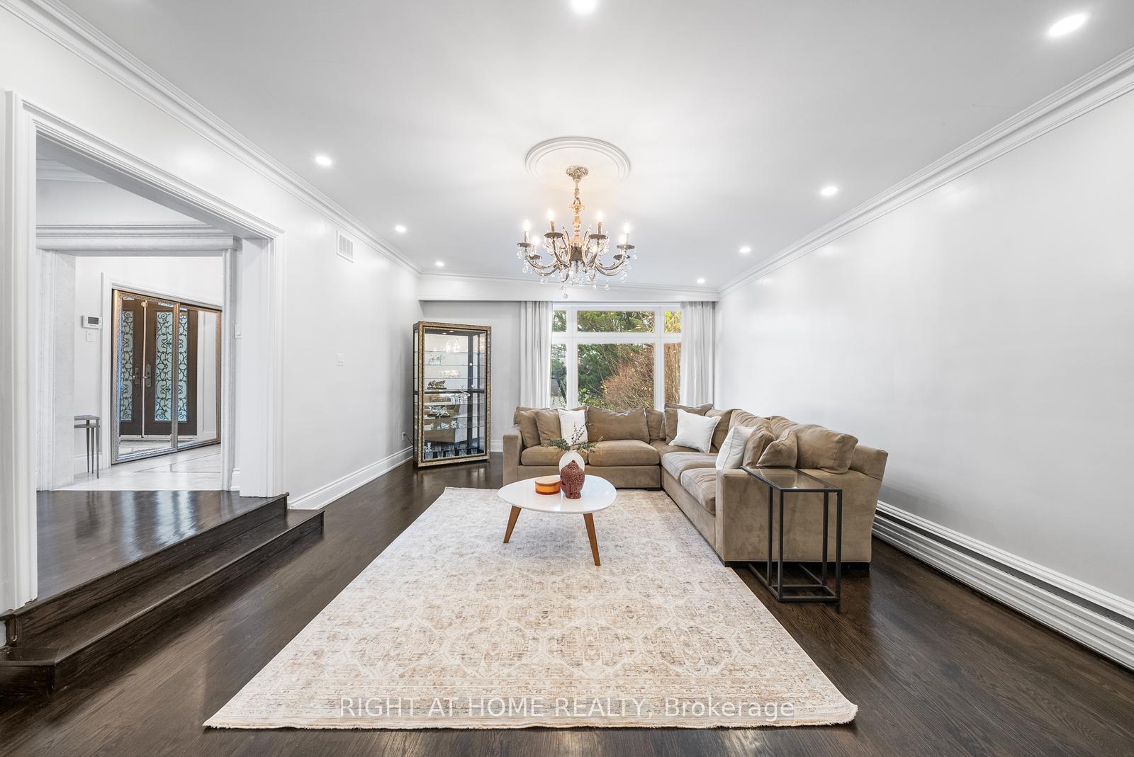 Photo 10 of 40 Heathview Avenue, North York, Bayview Village — HOMEH