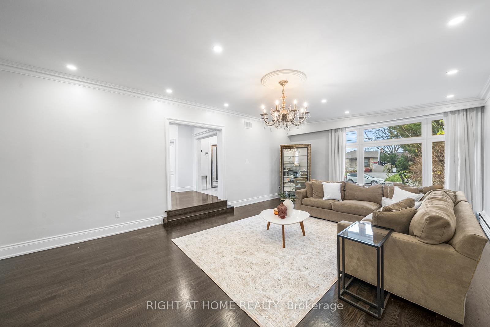 Photo 11 of 40 Heathview Avenue, North York, Bayview Village — HOMEH
