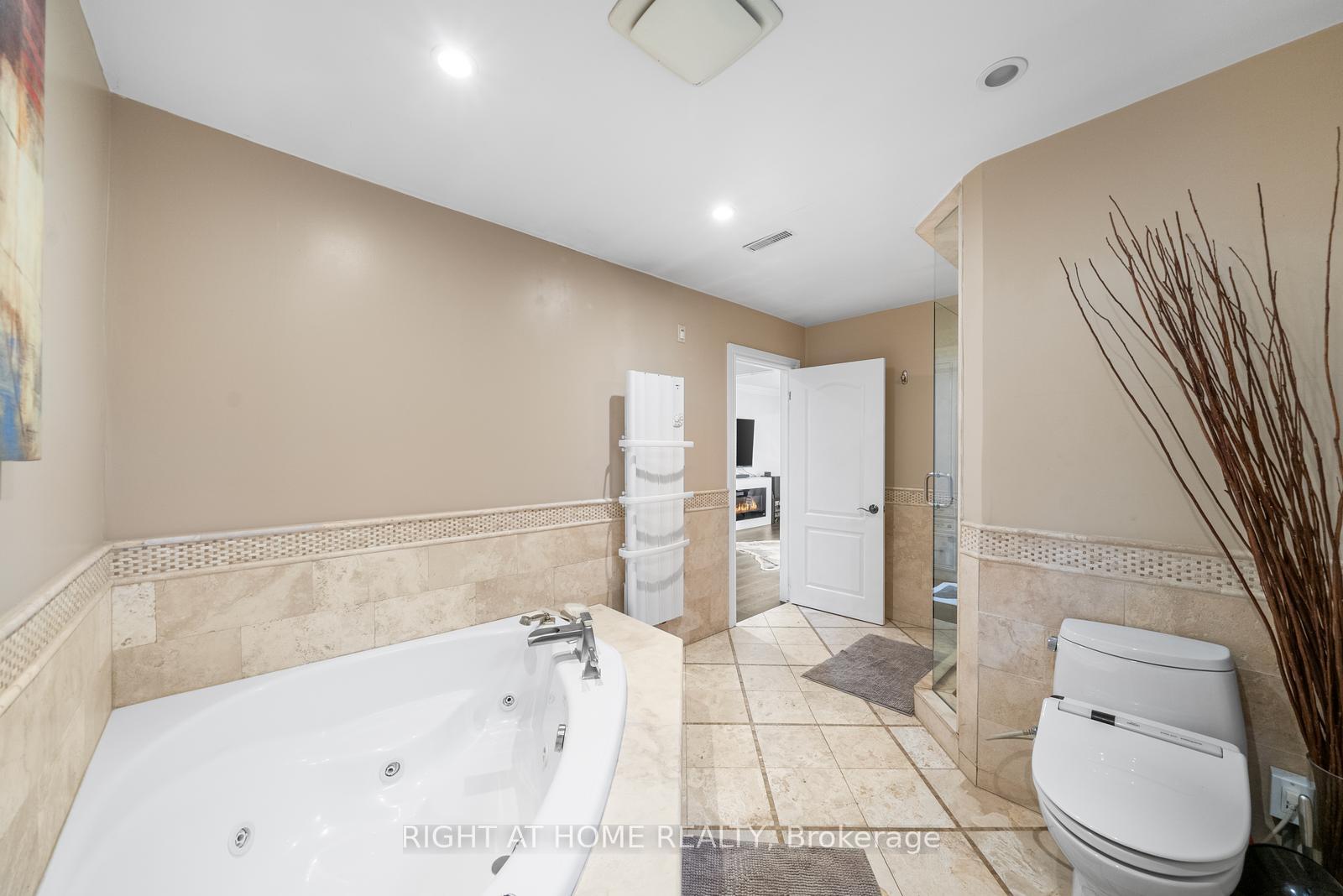 Photo 28 of 40 Heathview Avenue, North York, Bayview Village — HOMEH