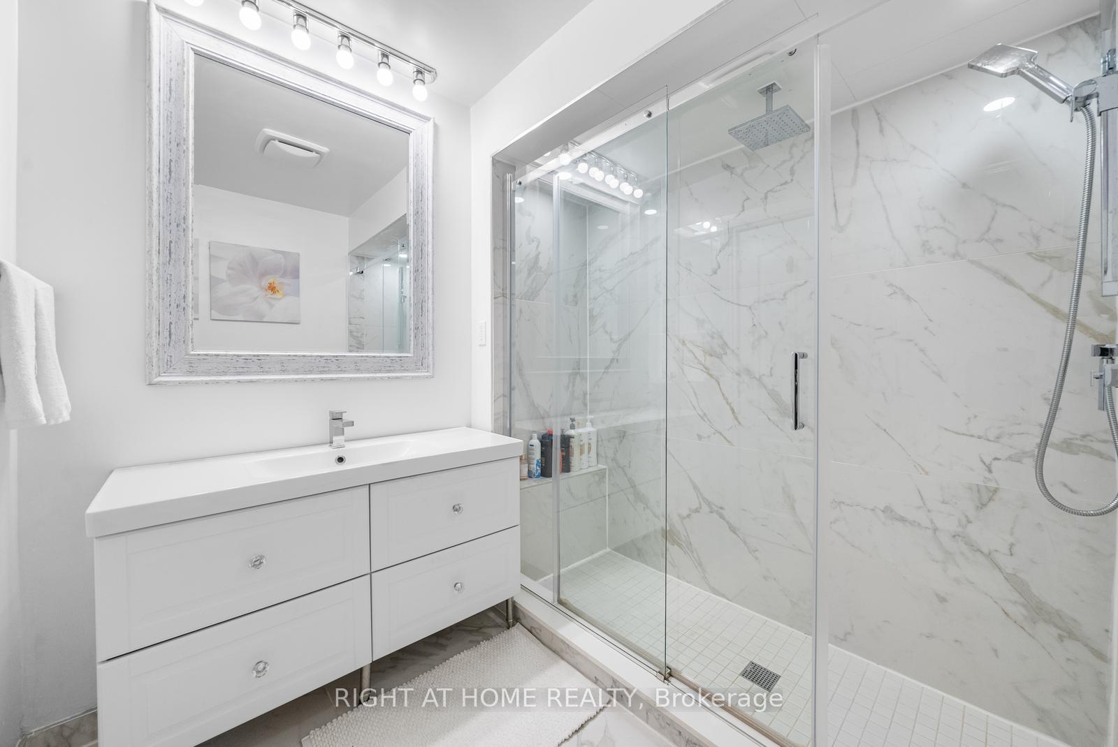 Photo 32 of 40 Heathview Avenue, North York, Bayview Village — HOMEH