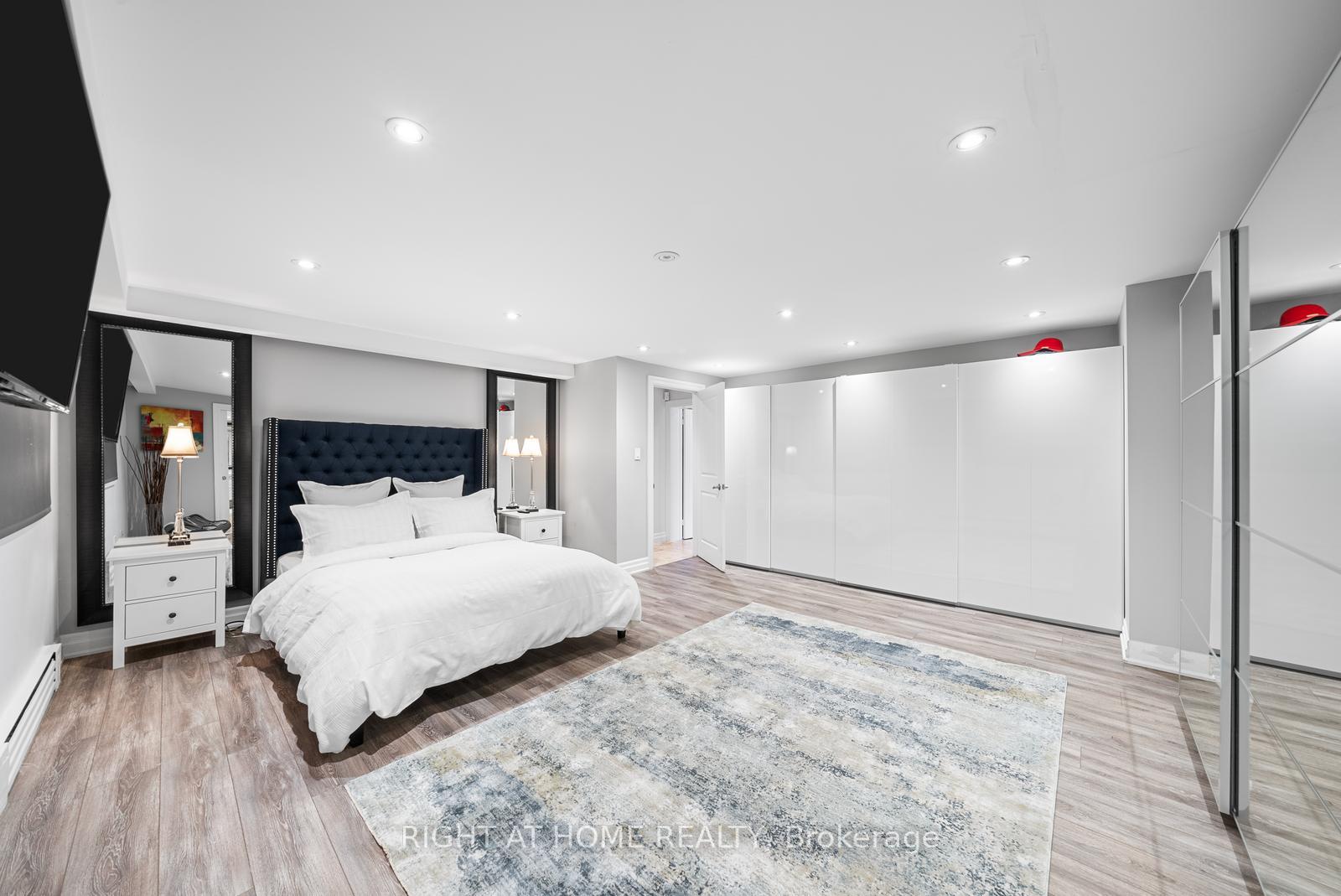 Photo 36 of 40 Heathview Avenue, North York, Bayview Village — HOMEH