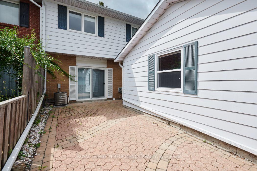 Photo 3 of 67 Ramsgate Private, Ottawa, Mooneys Bay/Riverside Park — HOMEH