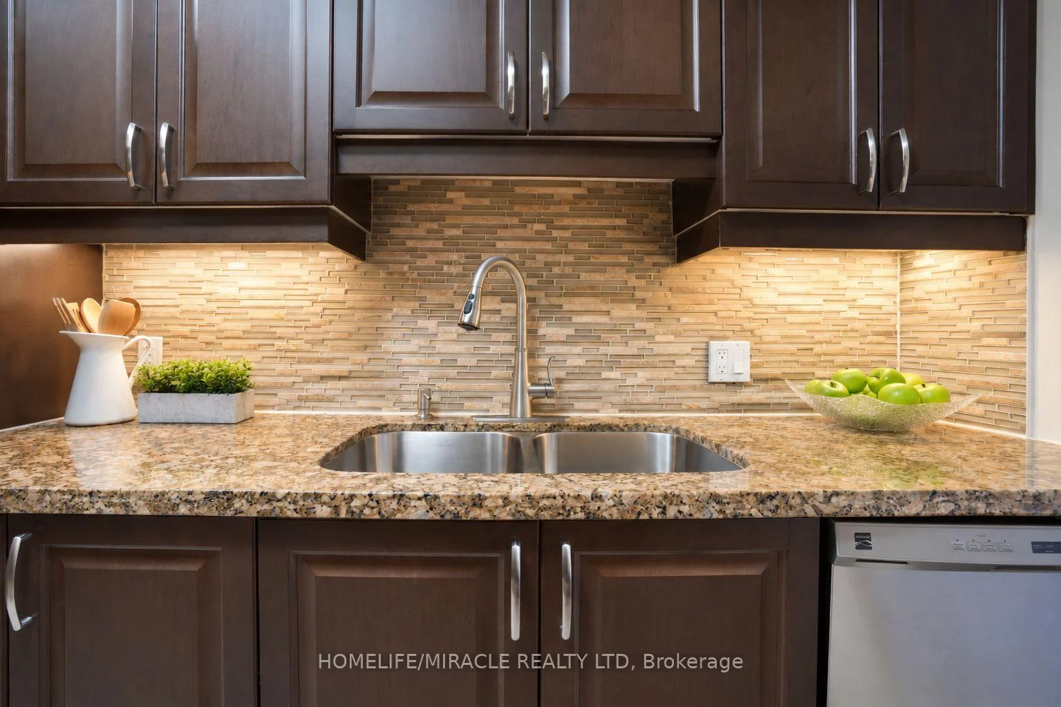 Photo 8 of Unit 312, 39 Ferndale Drive S, Barrie, Ardagh — HOMEH