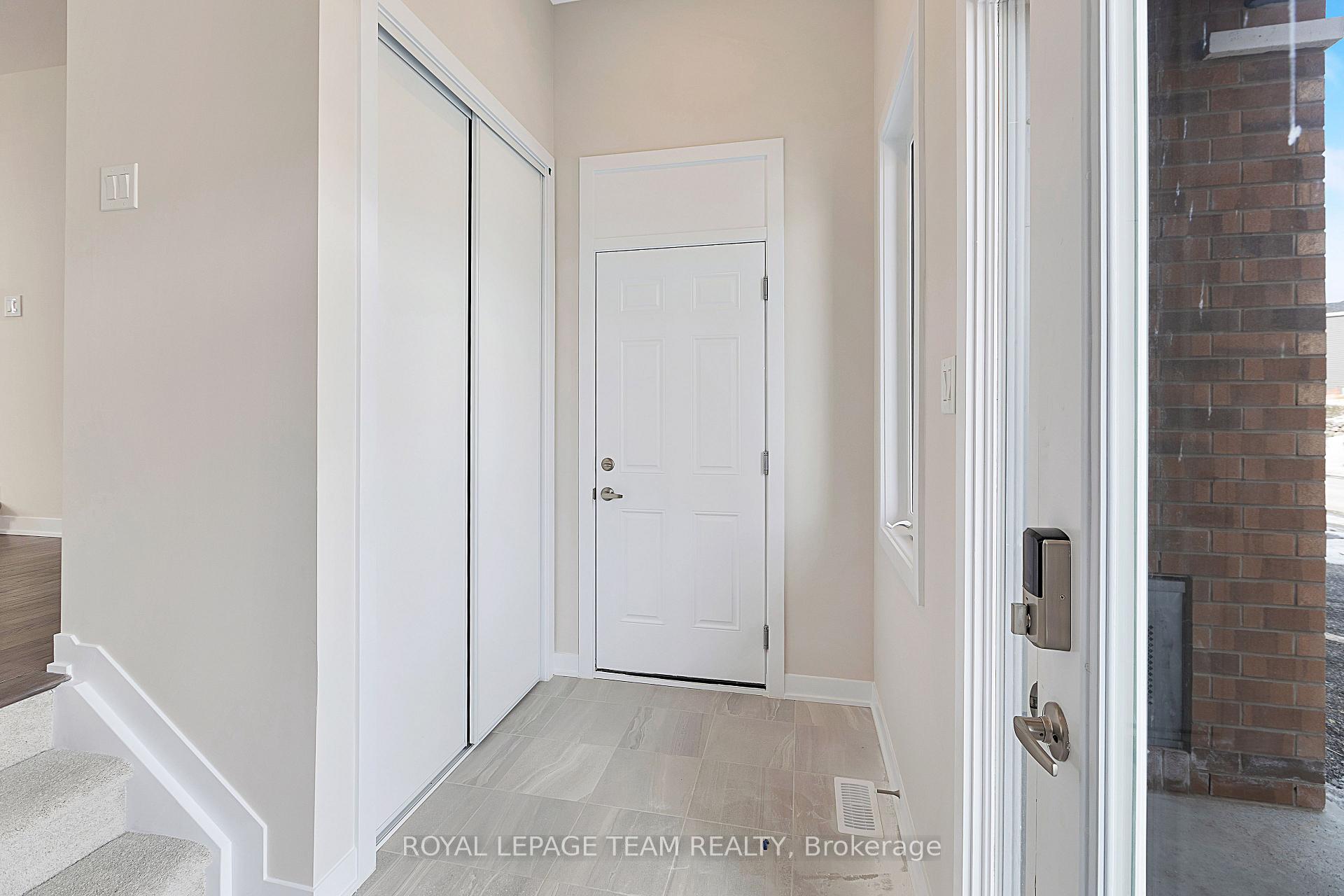 Photo 3 of 676 Expansion Road, Ottawa, Barrhaven - Half Moon Bay — HOMEH