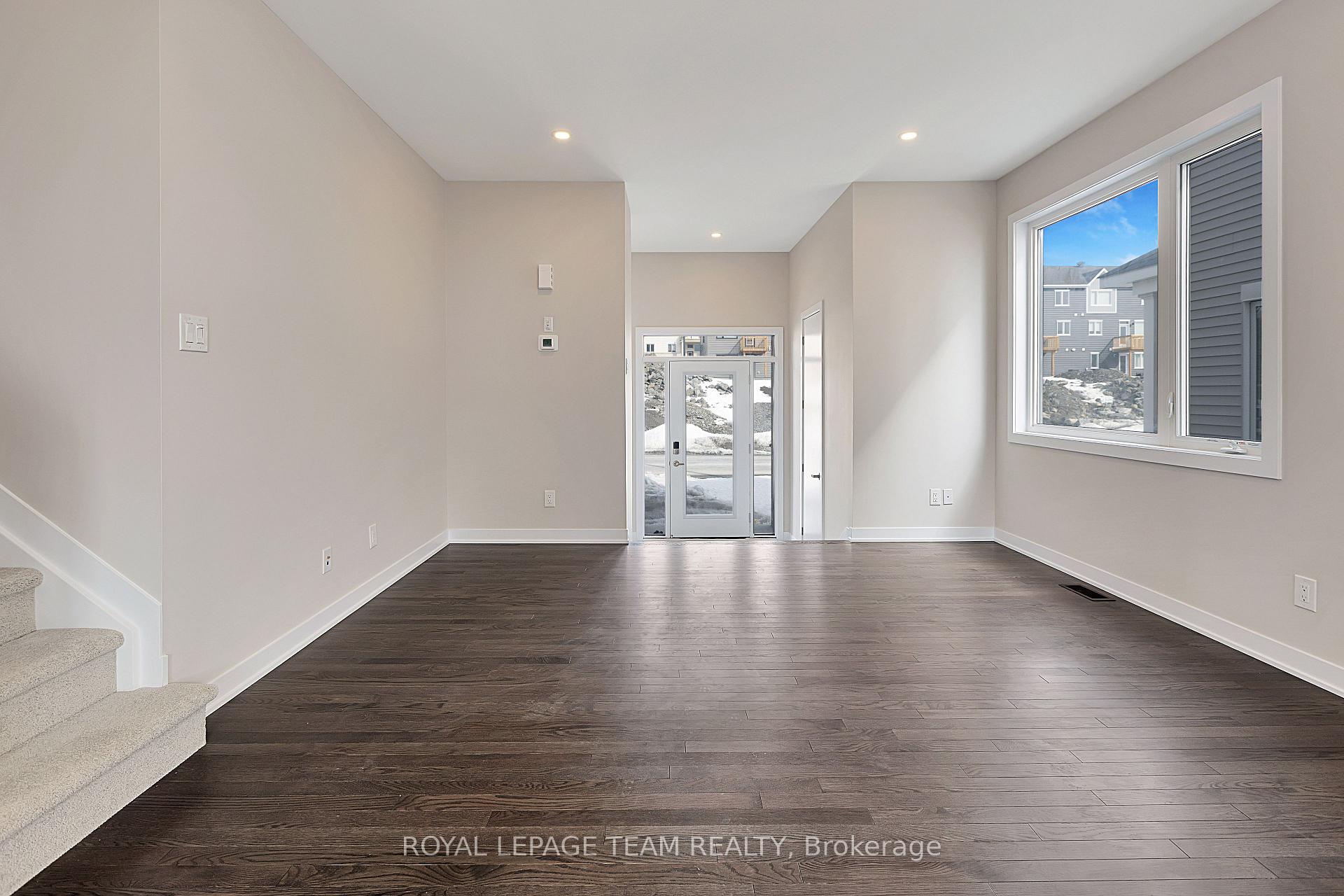 Photo 6 of 676 Expansion Road, Ottawa, Barrhaven - Half Moon Bay — HOMEH