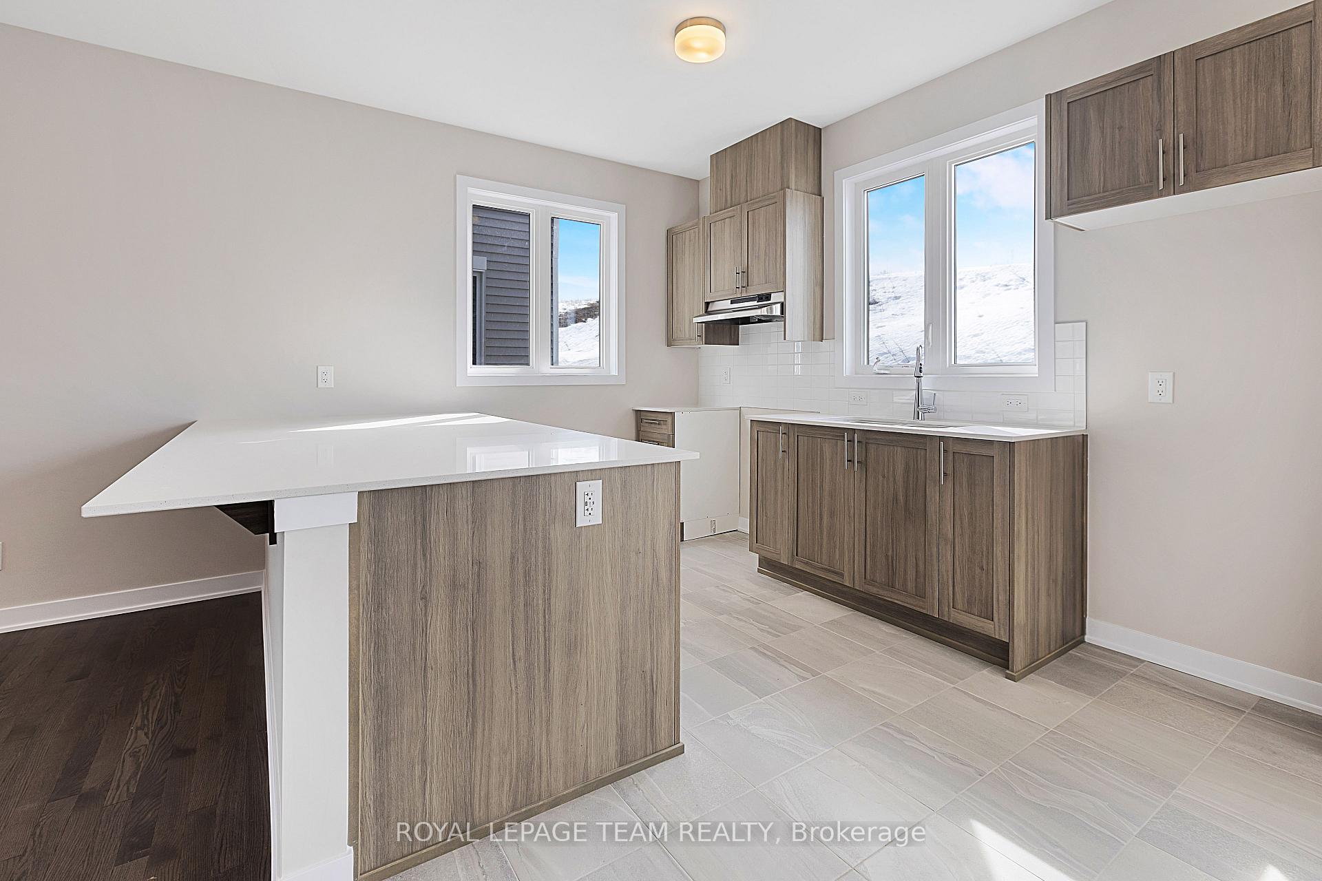 Photo 10 of 676 Expansion Road, Ottawa, Barrhaven - Half Moon Bay — HOMEH