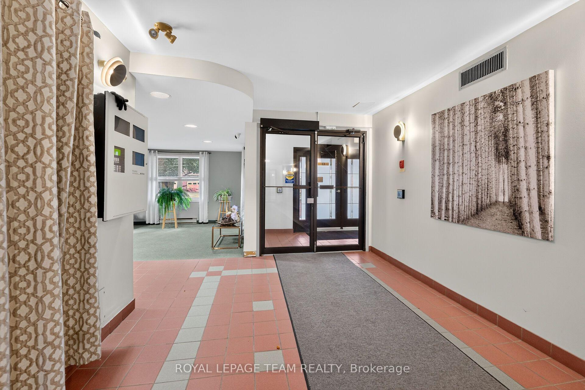 Photo 3 of Unit 214, 1099 Cadboro Road, Ottawa, Carson Grove — HOMEH