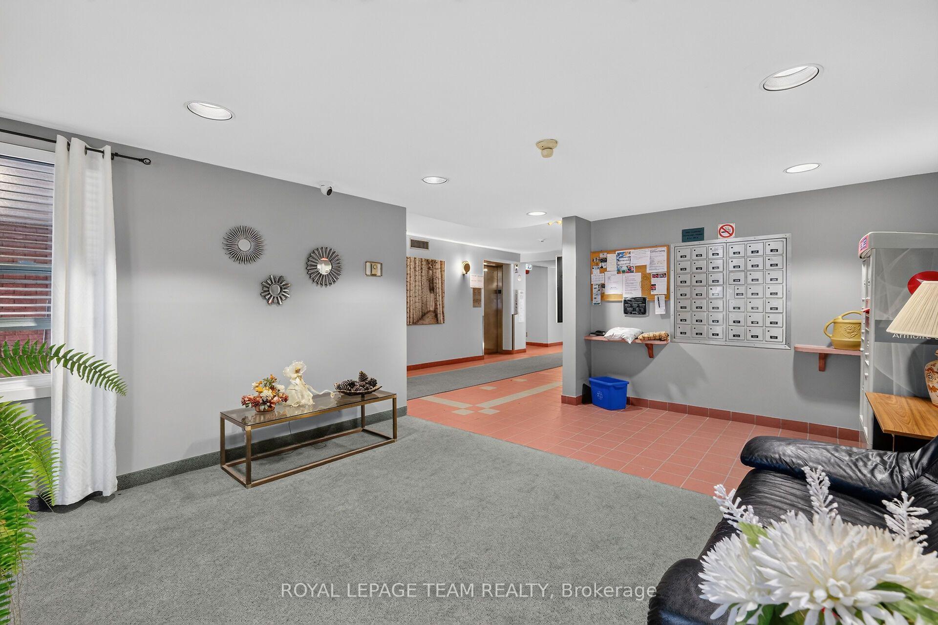 Photo 6 of Unit 214, 1099 Cadboro Road, Ottawa, Carson Grove — HOMEH