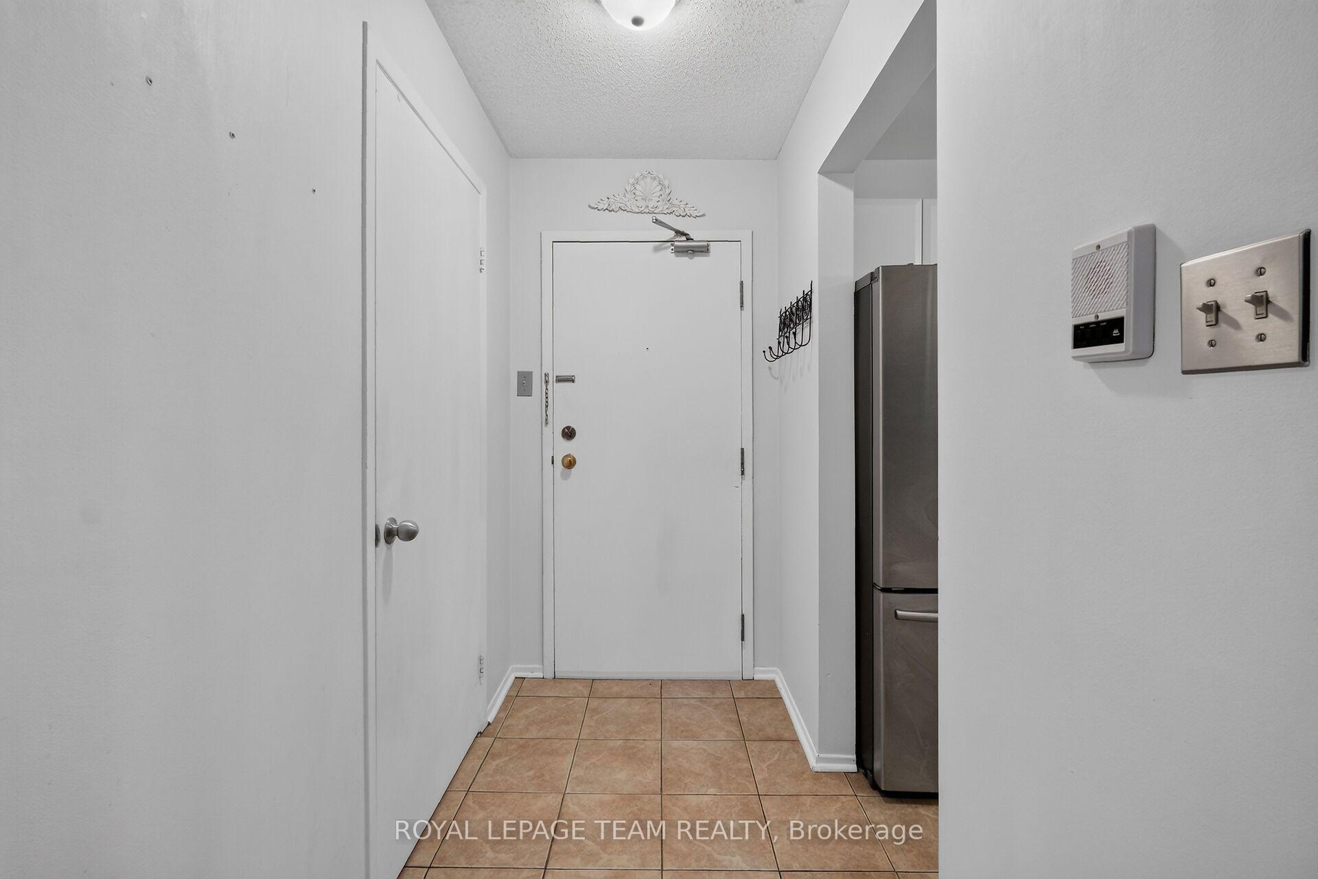 Photo 7 of Unit 214, 1099 Cadboro Road, Ottawa, Carson Grove — HOMEH