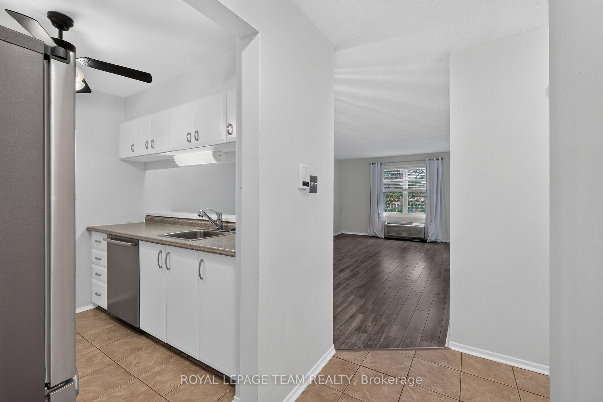 Photo 8 of Unit 214, 1099 Cadboro Road, Ottawa, Carson Grove — HOMEH