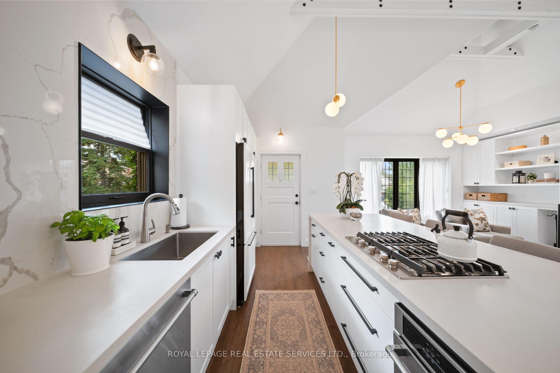 Photo 9 of 114 Humbervale Boulevard, Etobicoke, Stonegate-Queensway — HOMEH