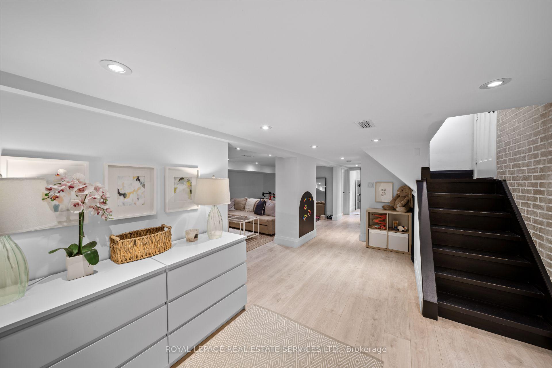 Photo 20 of 114 Humbervale Boulevard, Etobicoke, Stonegate-Queensway — HOMEH
