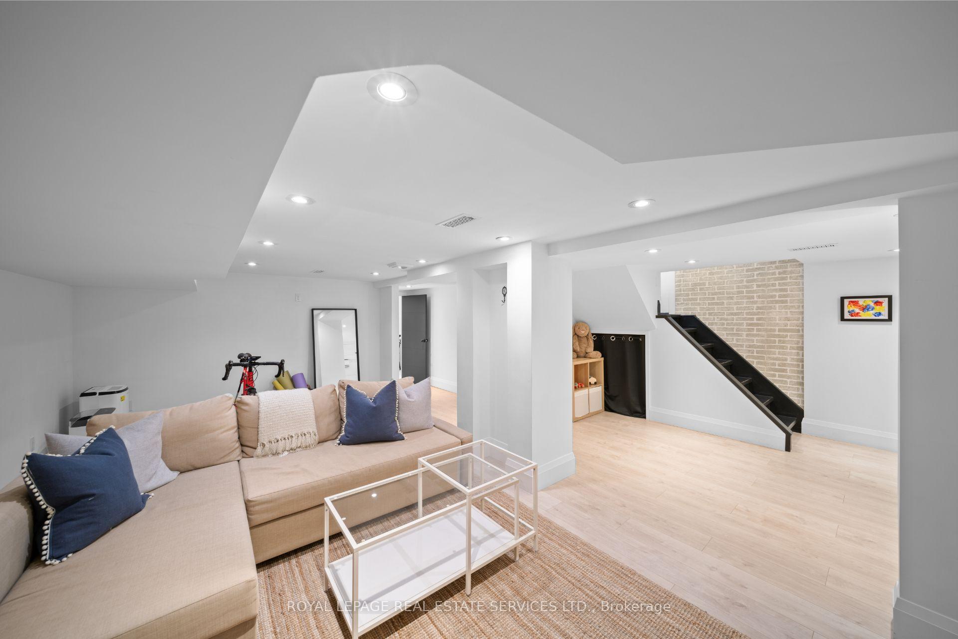 Photo 22 of 114 Humbervale Boulevard, Etobicoke, Stonegate-Queensway — HOMEH