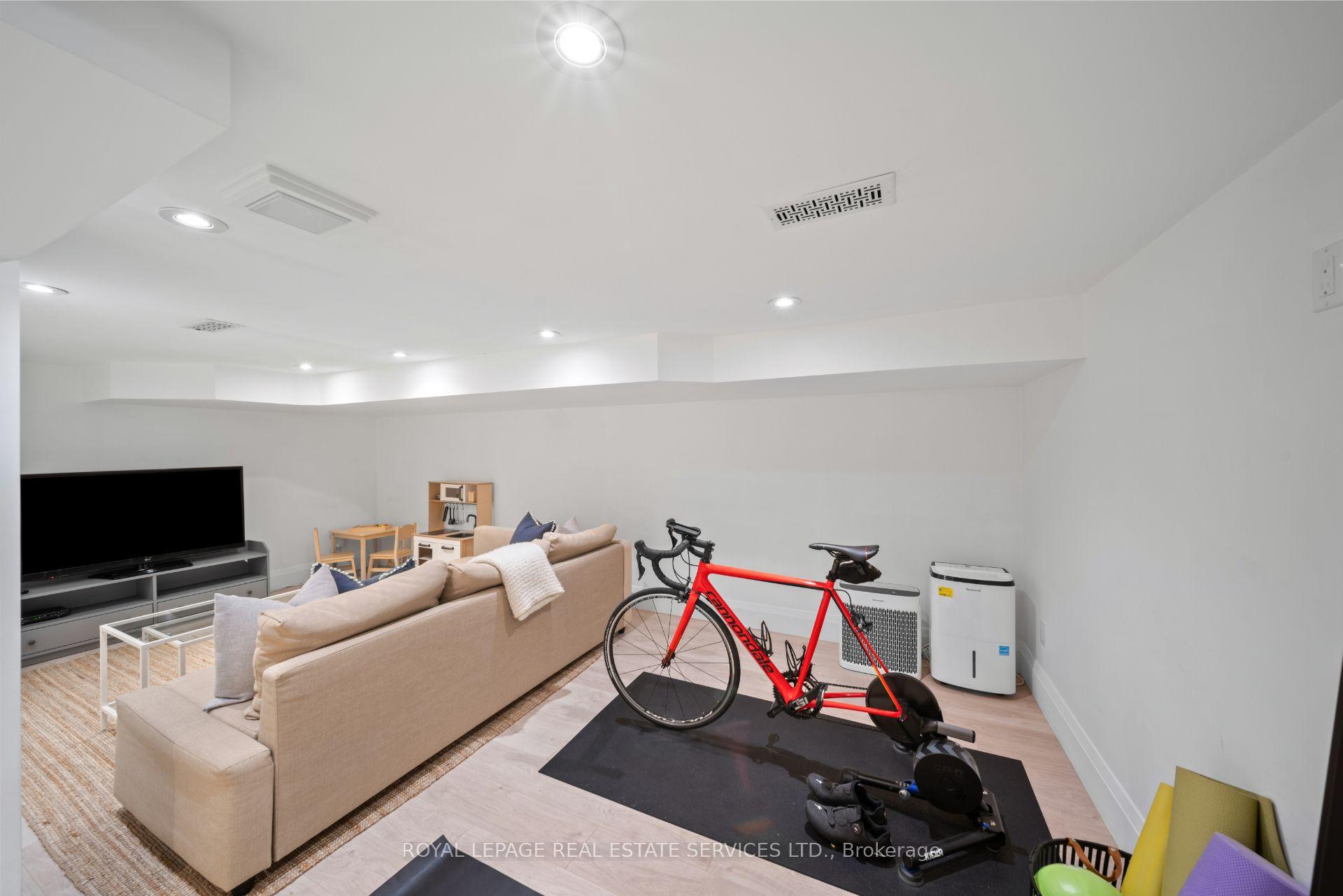Photo 23 of 114 Humbervale Boulevard, Etobicoke, Stonegate-Queensway — HOMEH