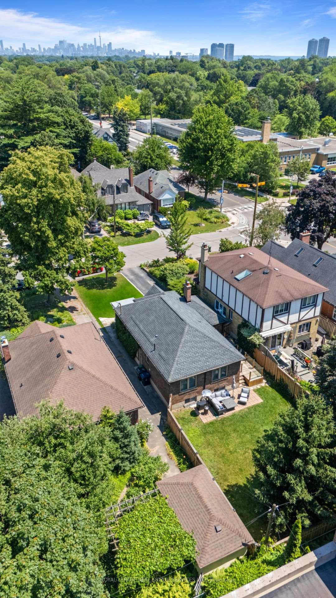 Photo 34 of 114 Humbervale Boulevard, Etobicoke, Stonegate-Queensway — HOMEH