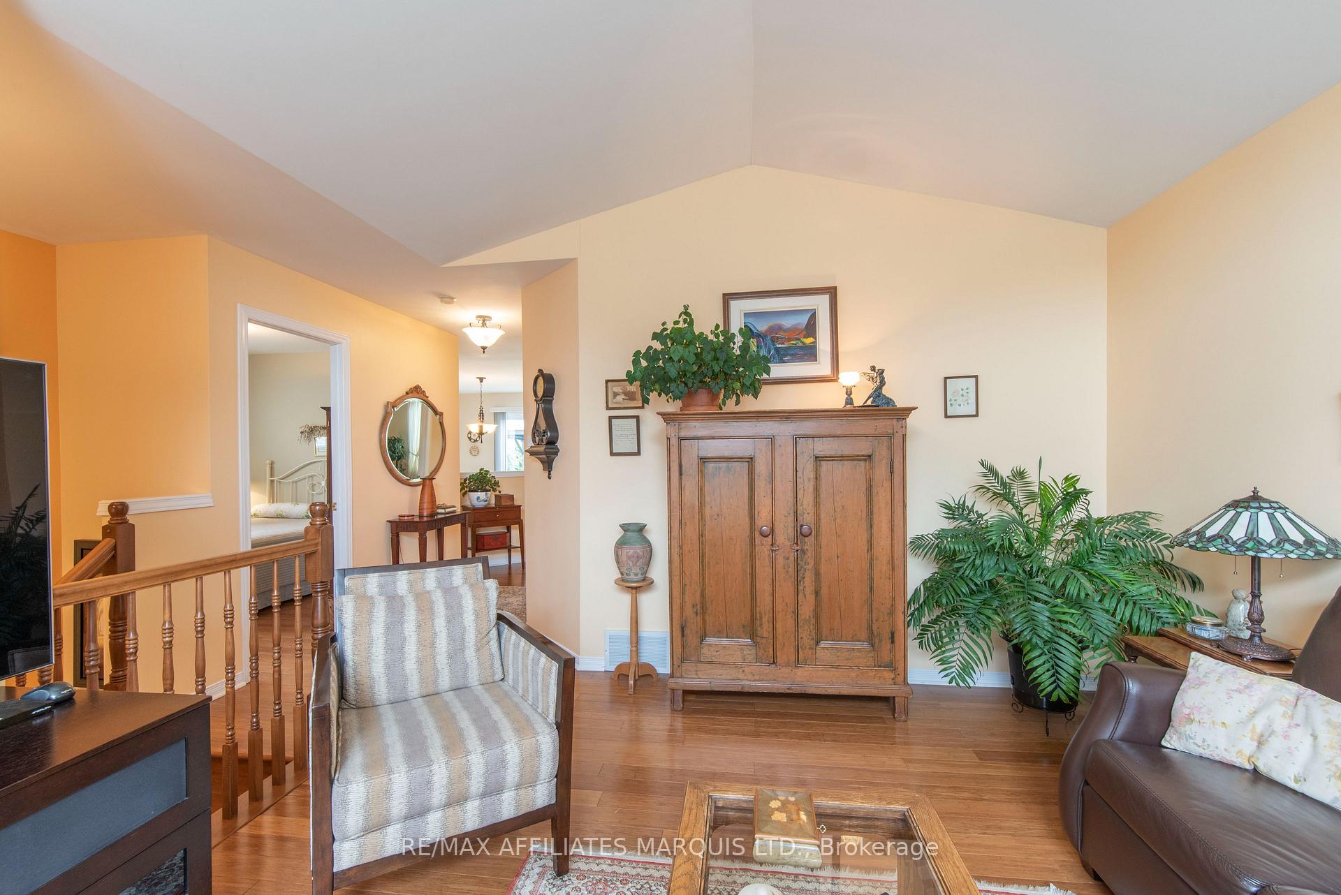 Photo 8 of 248 Northwoods Crescent, Cornwall, Cornwall — HOMEH