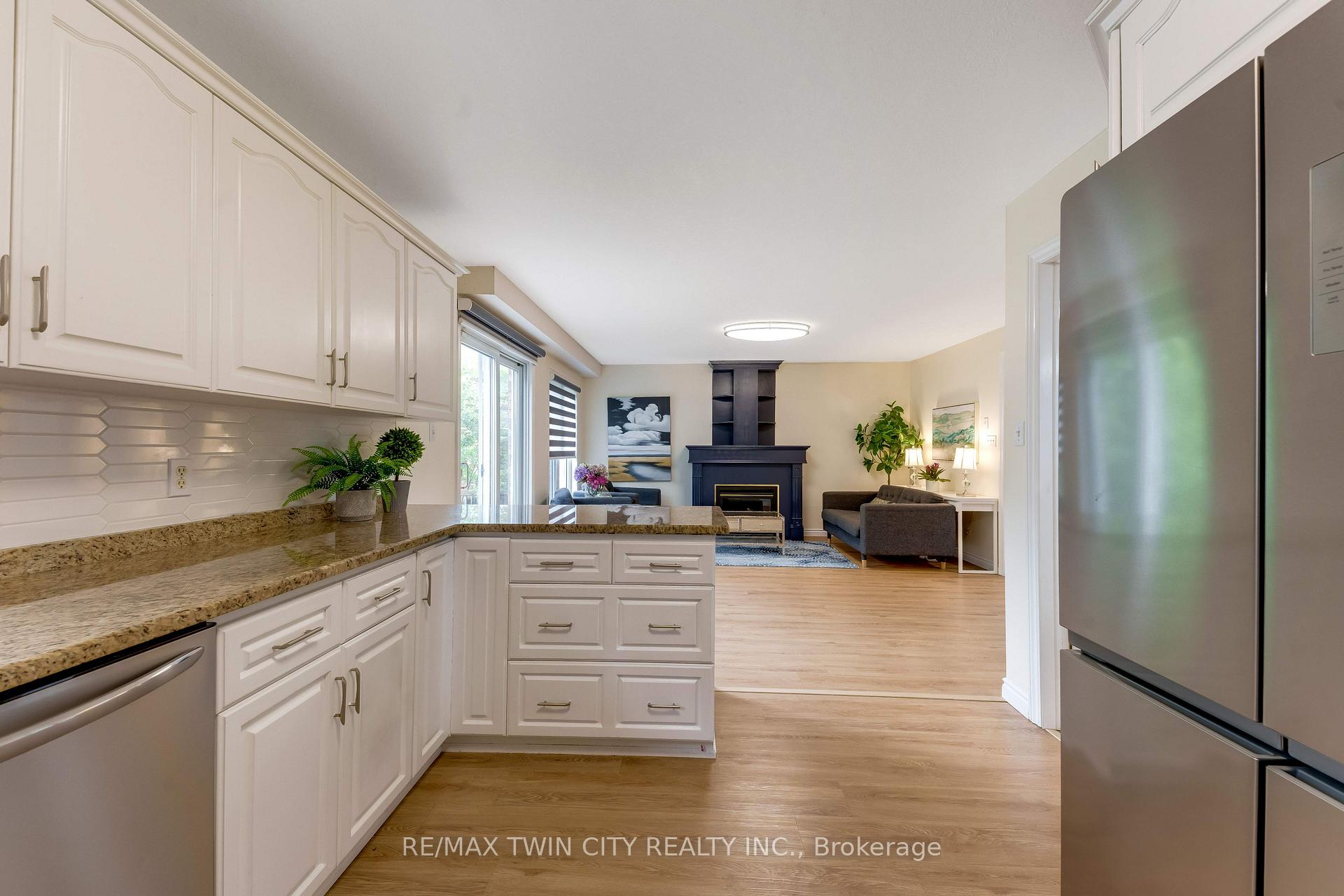 Photo 10 of 519 Yorkshire Drive, Waterloo, Upper Beechwood — HOMEH