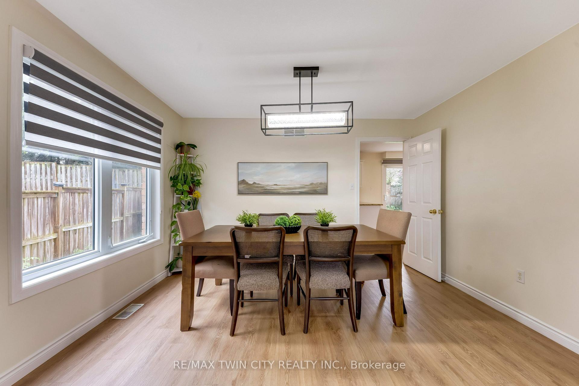 Photo 11 of 519 Yorkshire Drive, Waterloo, Upper Beechwood — HOMEH