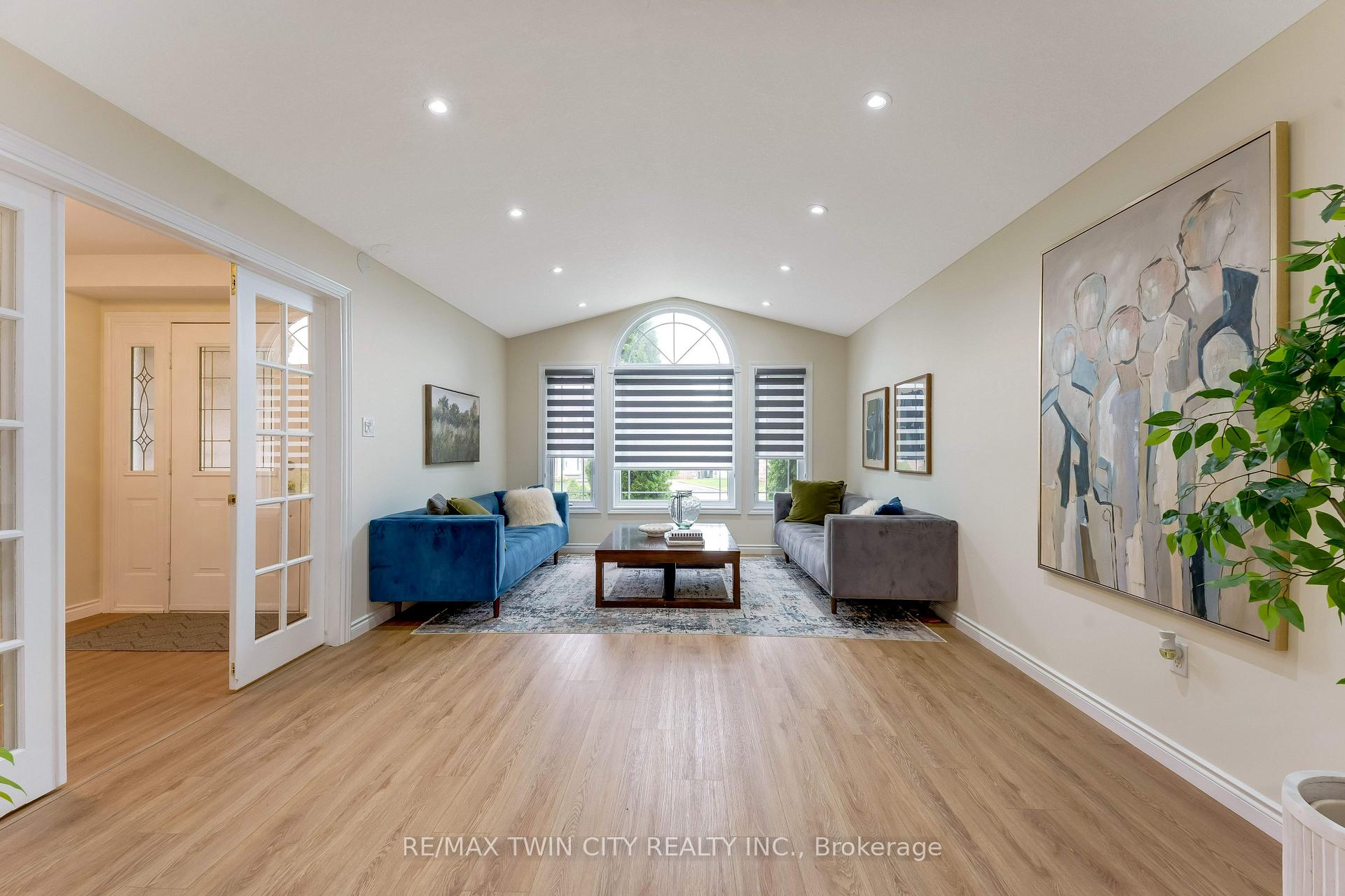 Photo 12 of 519 Yorkshire Drive, Waterloo, Upper Beechwood — HOMEH