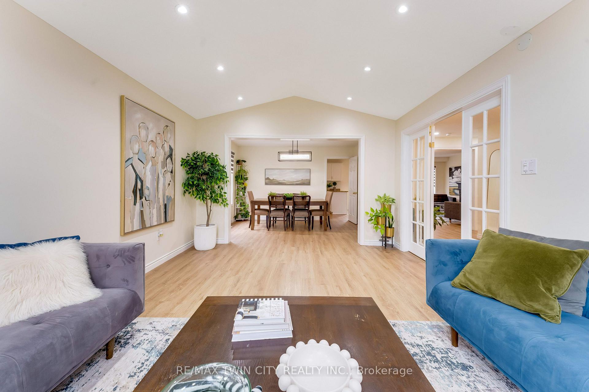 Photo 13 of 519 Yorkshire Drive, Waterloo, Upper Beechwood — HOMEH