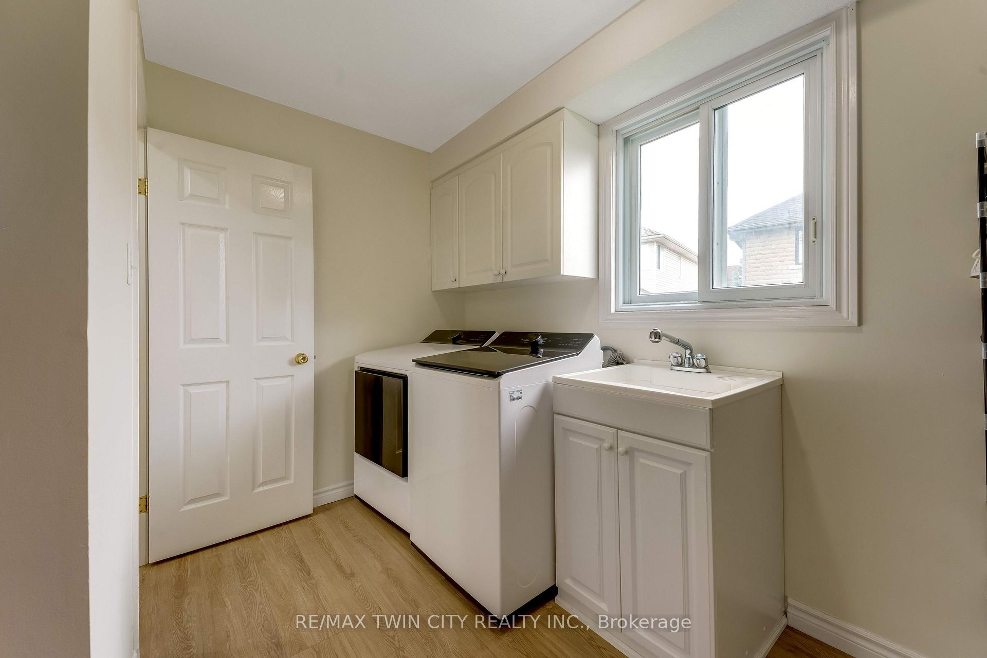 Photo 15 of 519 Yorkshire Drive, Waterloo, Upper Beechwood — HOMEH