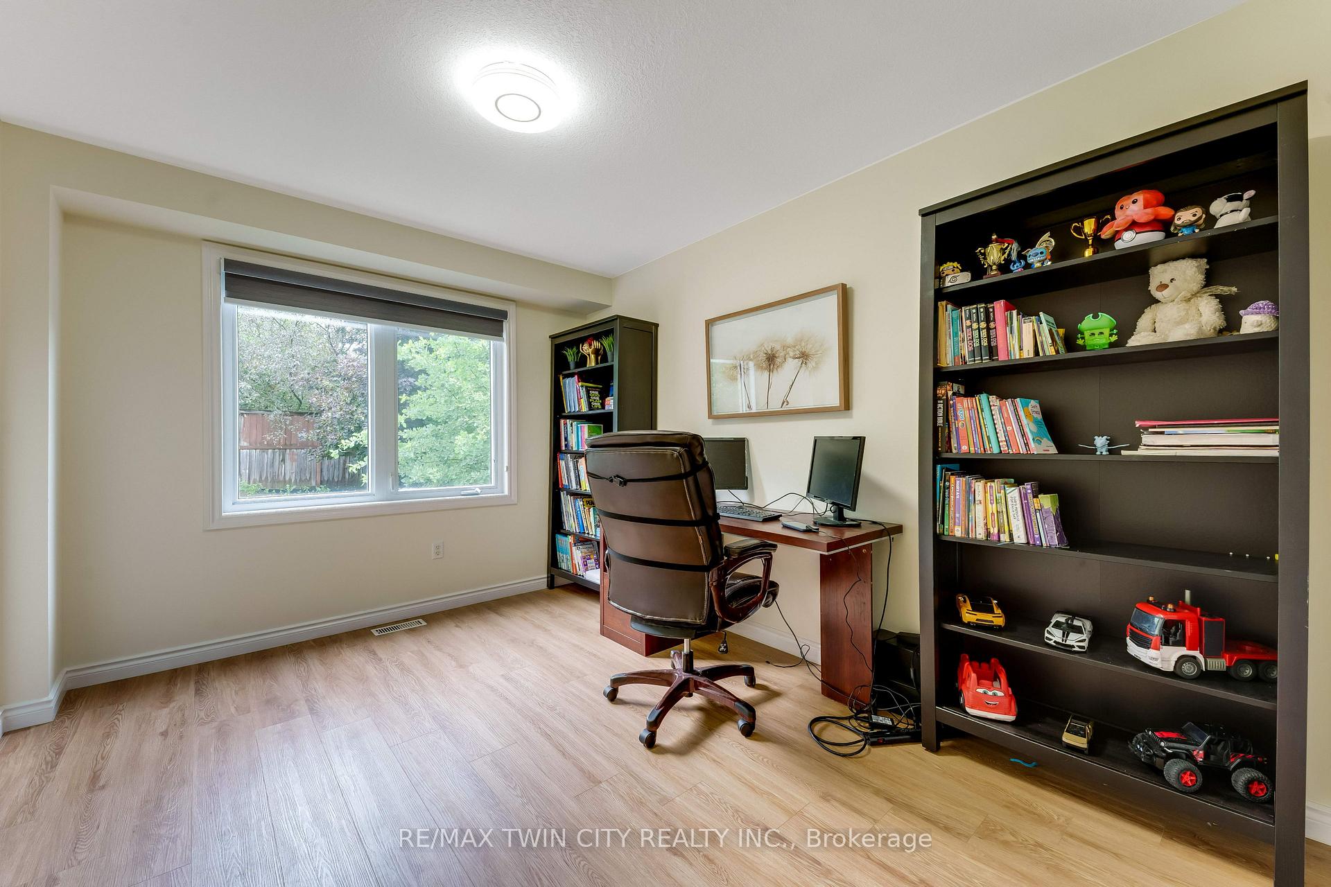 Photo 16 of 519 Yorkshire Drive, Waterloo, Upper Beechwood — HOMEH