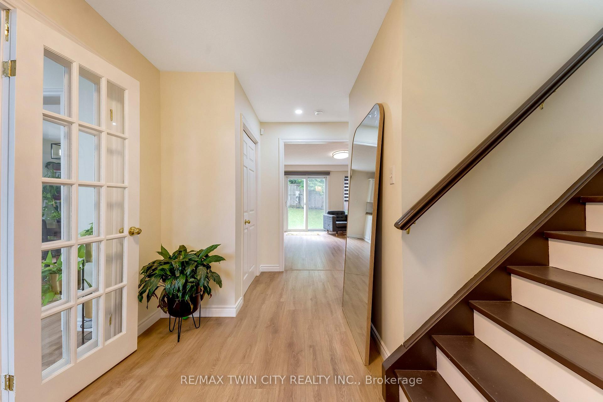 Photo 18 of 519 Yorkshire Drive, Waterloo, Upper Beechwood — HOMEH