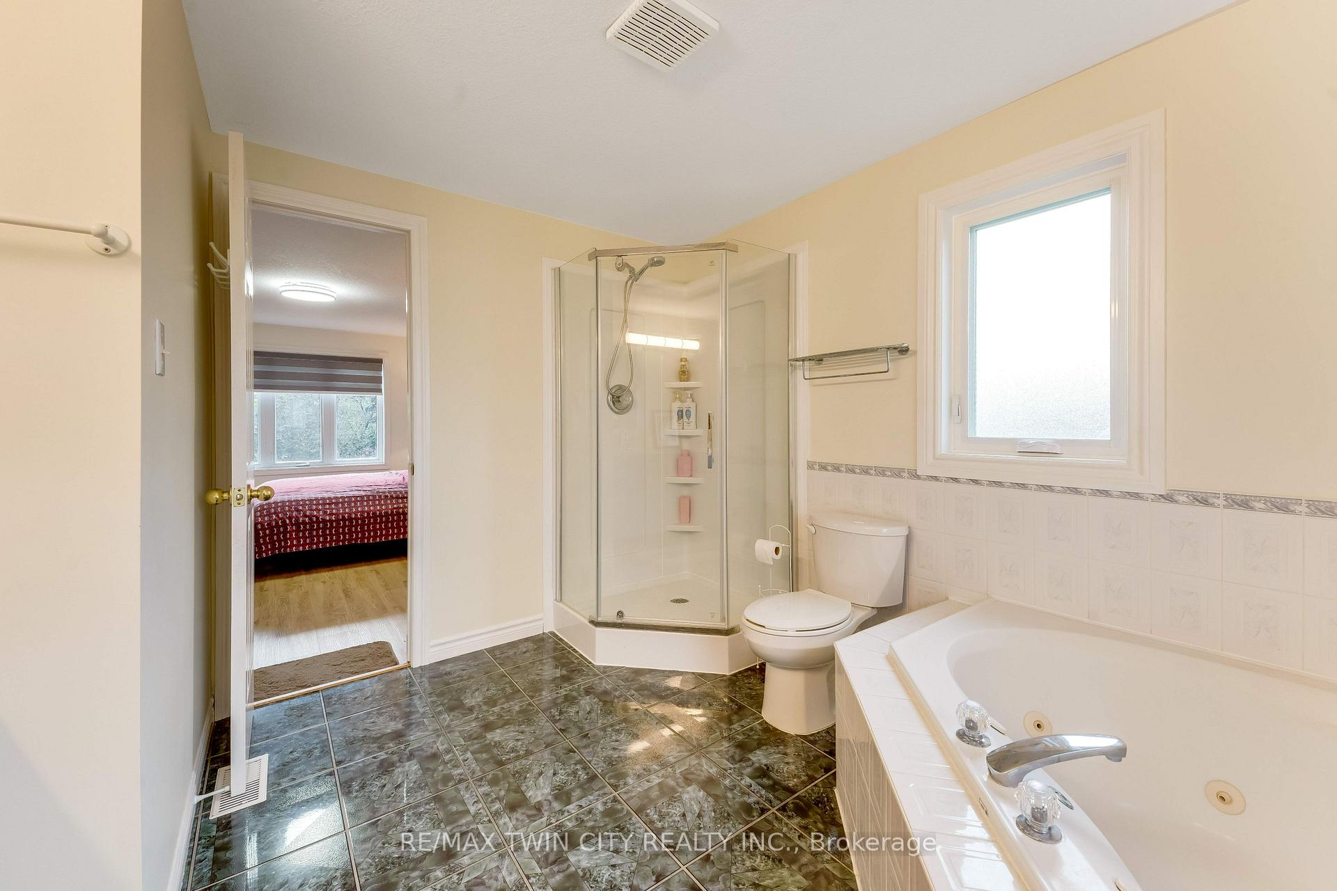 Photo 23 of 519 Yorkshire Drive, Waterloo, Upper Beechwood — HOMEH