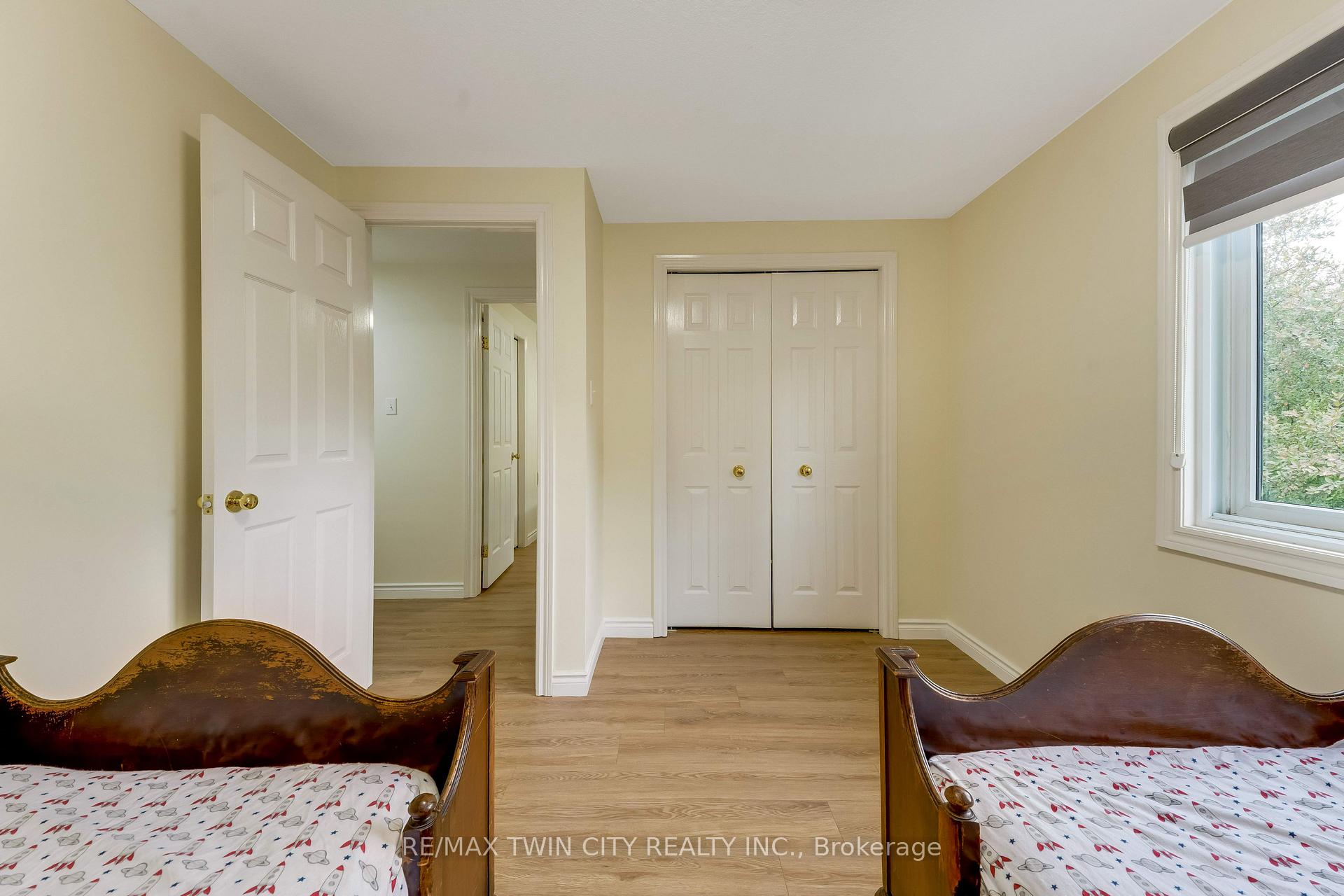 Photo 31 of 519 Yorkshire Drive, Waterloo, Upper Beechwood — HOMEH