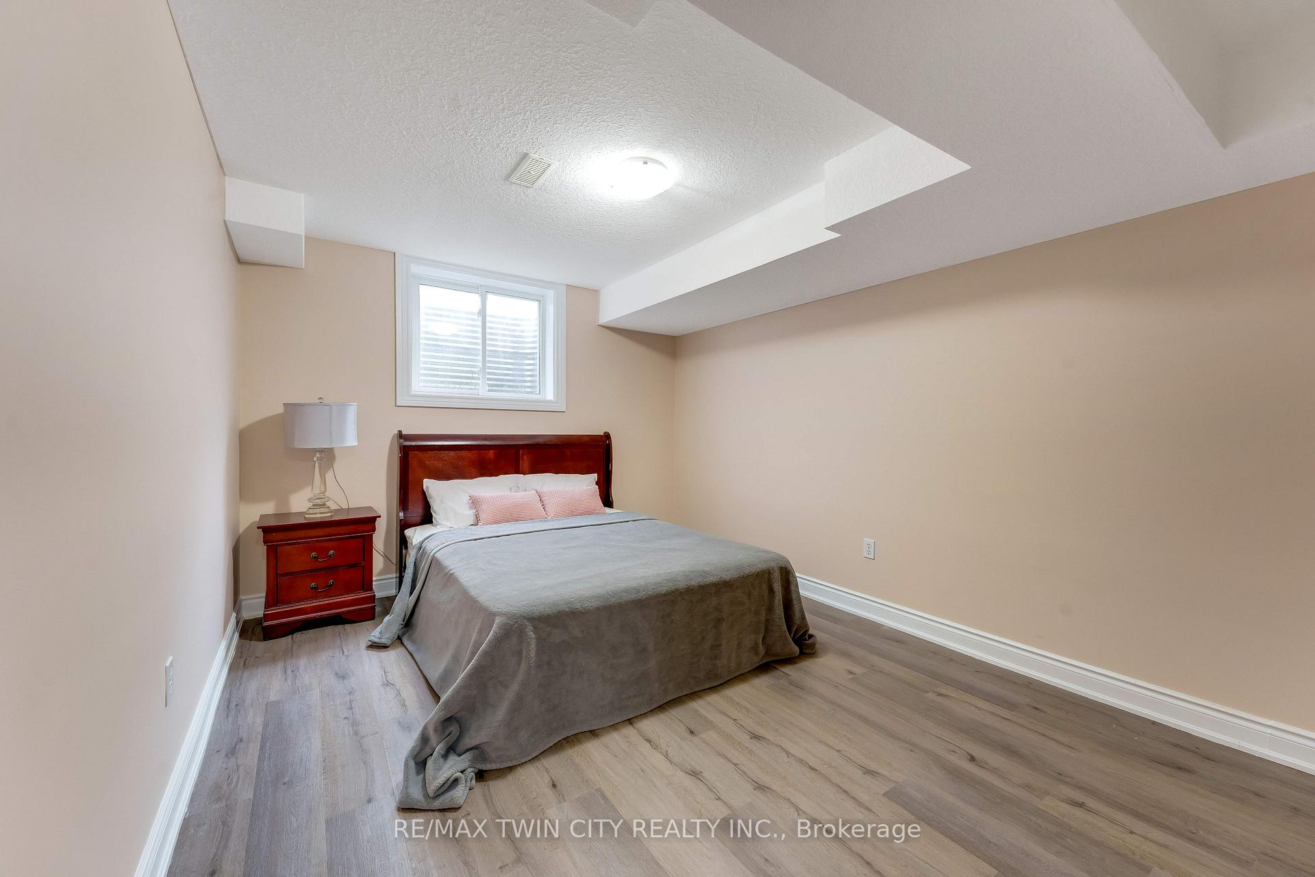 Photo 35 of 519 Yorkshire Drive, Waterloo, Upper Beechwood — HOMEH