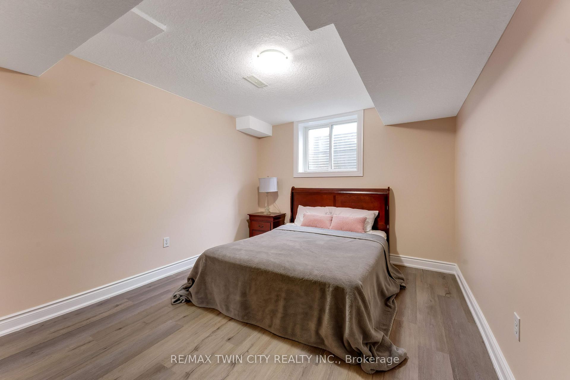 Photo 36 of 519 Yorkshire Drive, Waterloo, Upper Beechwood — HOMEH