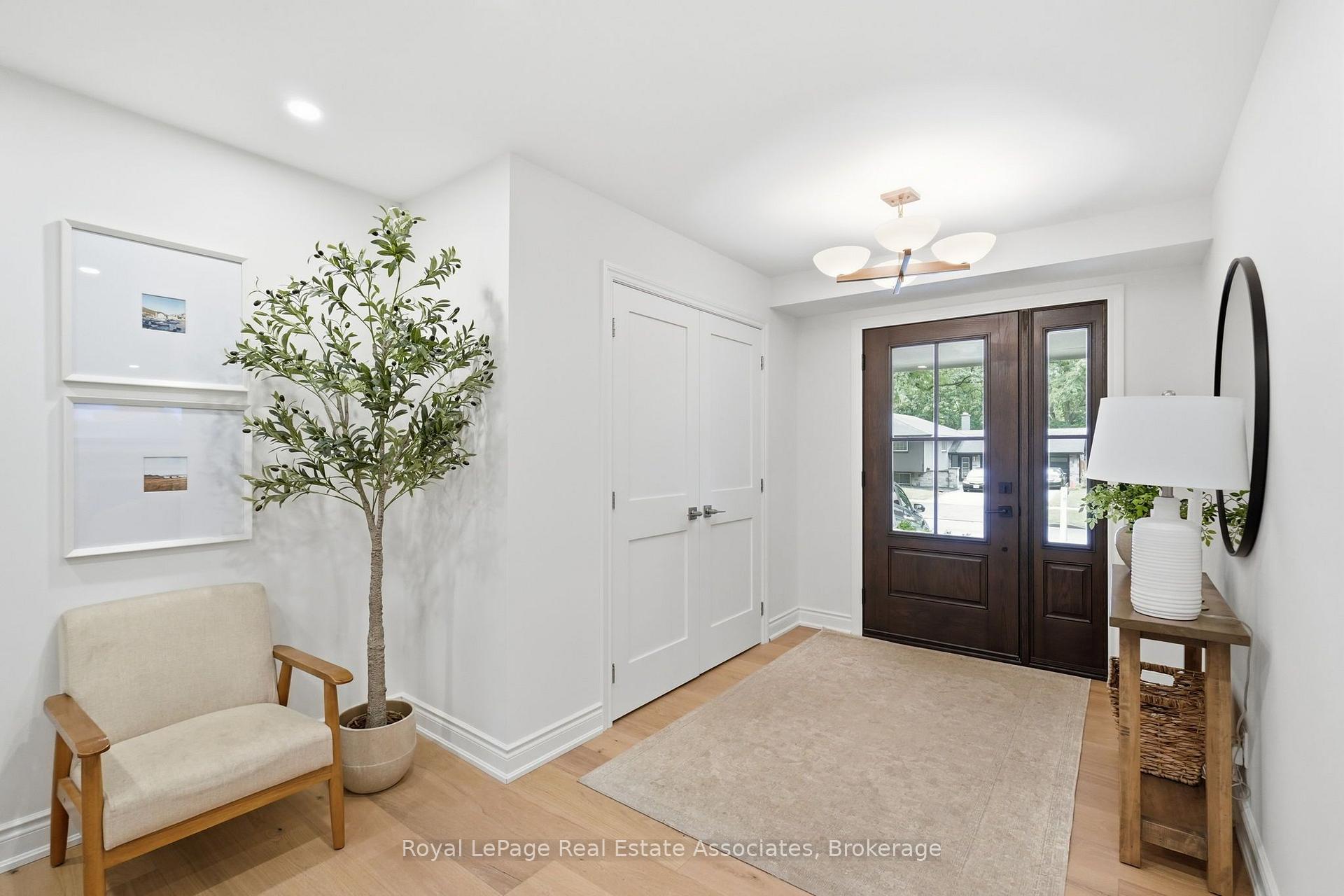 Photo 2 of 648 Cherrywood Drive, Burlington, LaSalle — HOMEH
