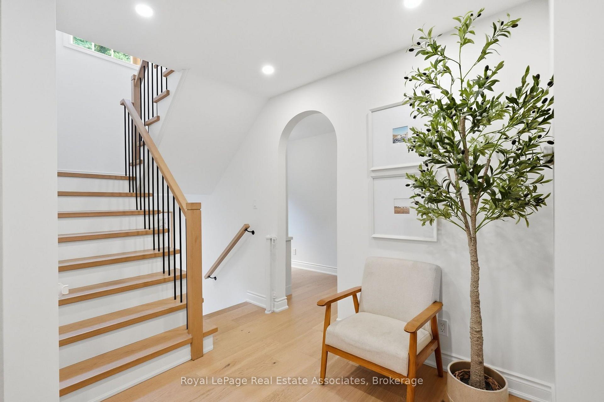 Photo 4 of 648 Cherrywood Drive, Burlington, LaSalle — HOMEH