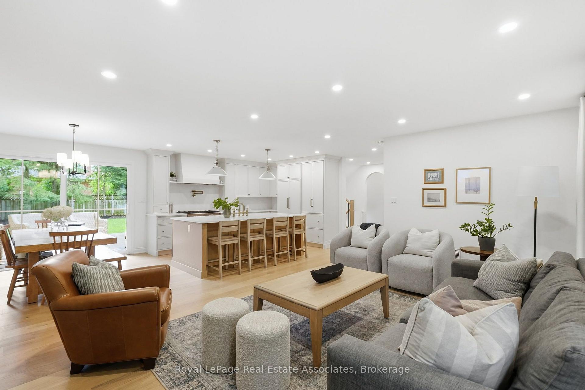 Photo 9 of 648 Cherrywood Drive, Burlington, LaSalle — HOMEH