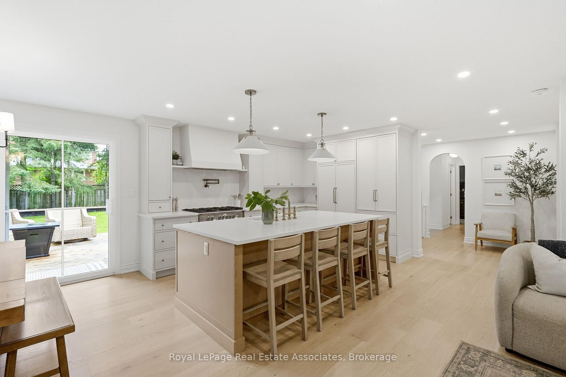 Photo 10 of 648 Cherrywood Drive, Burlington, LaSalle — HOMEH