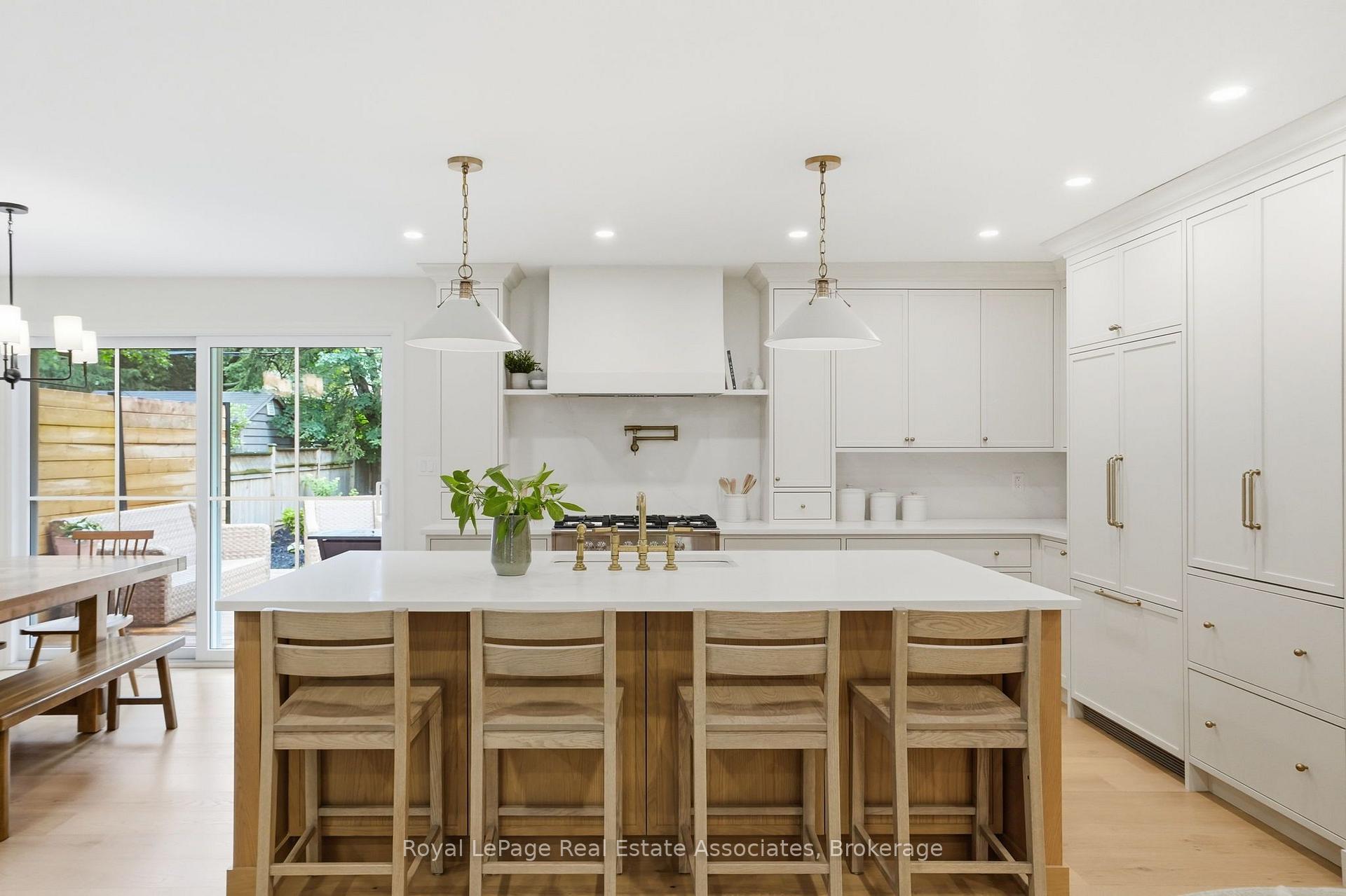 Photo 11 of 648 Cherrywood Drive, Burlington, LaSalle — HOMEH