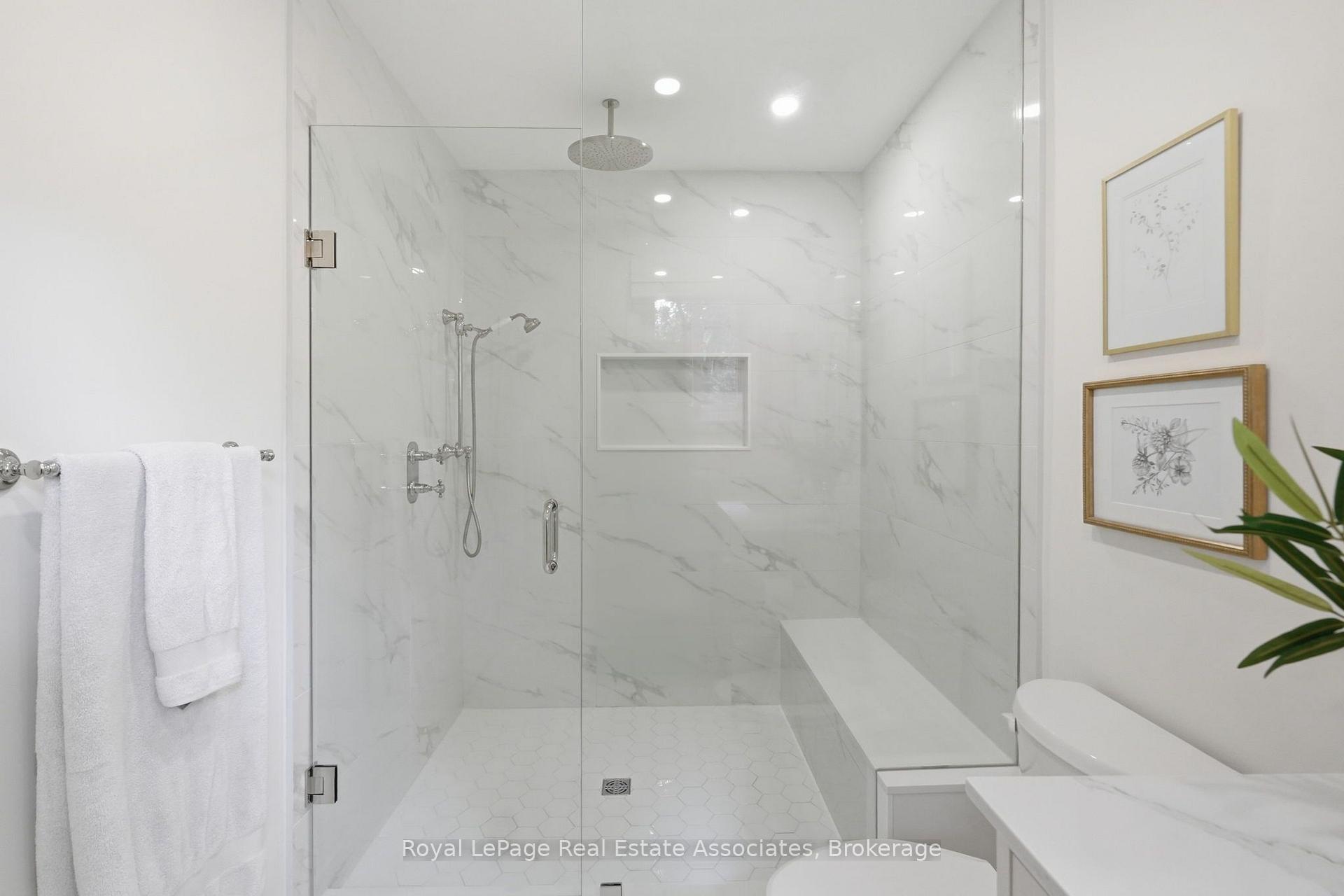 Photo 25 of 648 Cherrywood Drive, Burlington, LaSalle — HOMEH