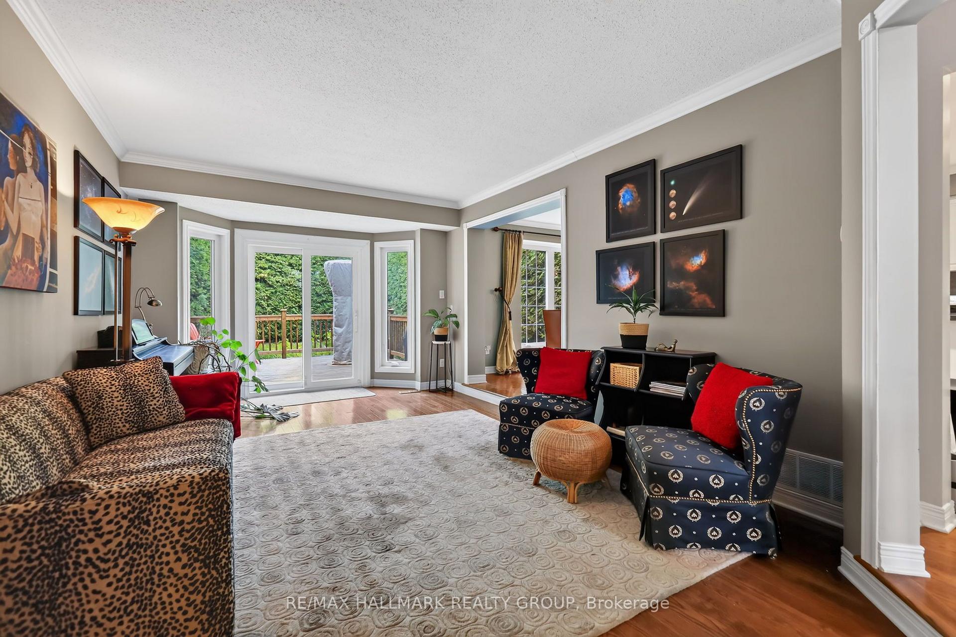 Photo 4 of 15 Pemberton Crescent, Ottawa, Manordale — HOMEH