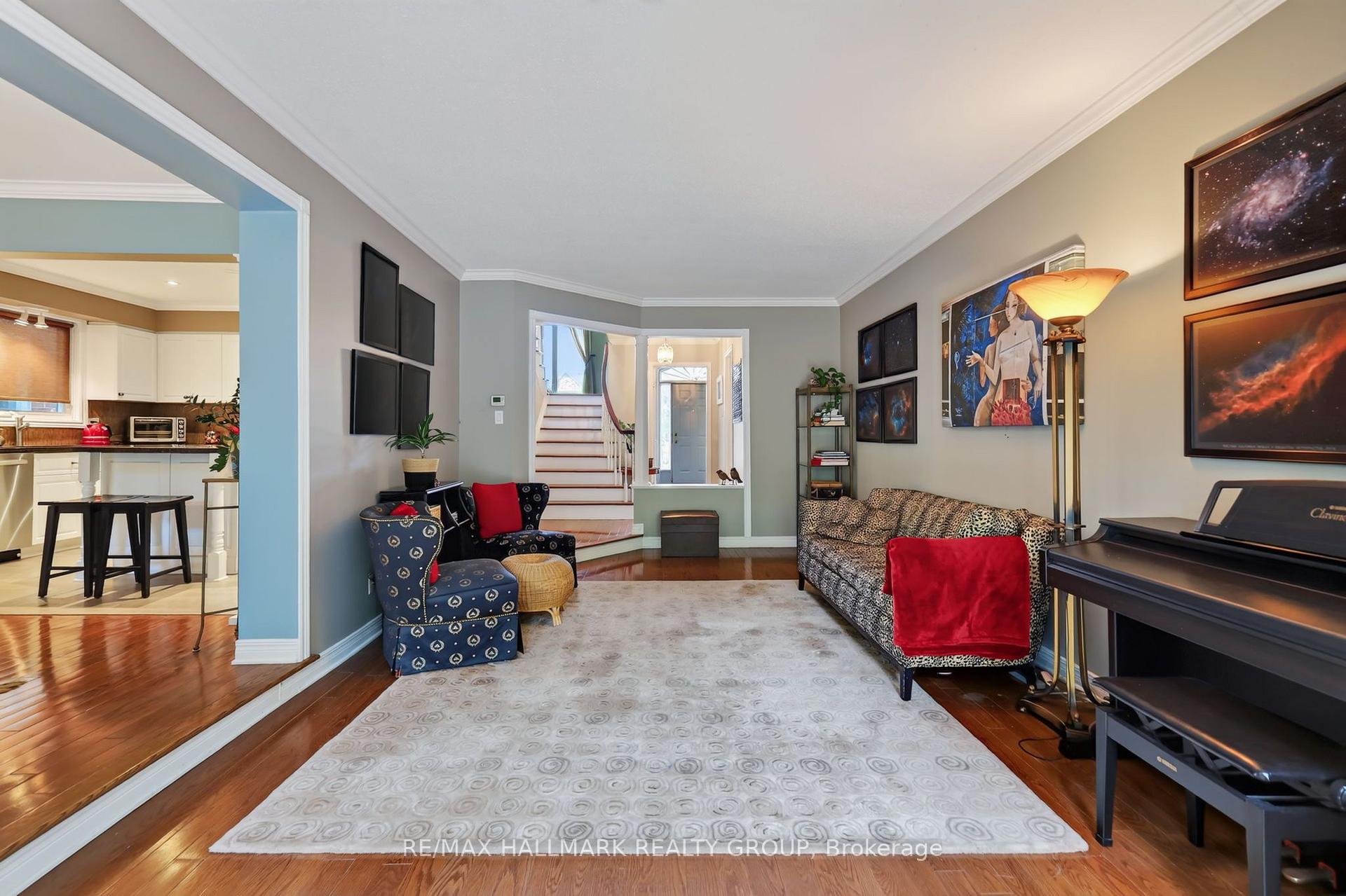 Photo 5 of 15 Pemberton Crescent, Ottawa, Manordale — HOMEH